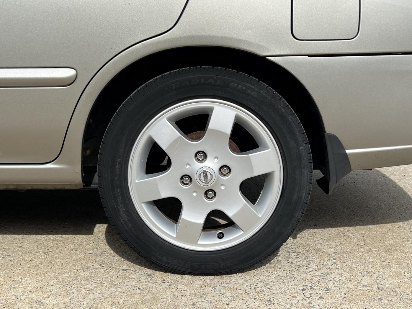 2006 GRAY /Gray Cloth Nissan Sentra 1.8 Special Edition (3N1CB51D16L) with an 1.8L 4 Cyl. engine, Automatic transmission, located at 506 S. Kingshighway, Cape Girardeau, MO, 63703, (573) 235-5000, 37.294991, -89.553635 - 2006 Nissan Sentra 1.8 Special Edition 115xxx miles Front Wheel Drive 1.8L 4 Cyl. Automatic Cruise Power Windows/Locks/Mirrors We have financing available and we accept trades! Fill out a credit application on our website or come by today! If you have any questions, give us a call at (573) 2 - Photo#28