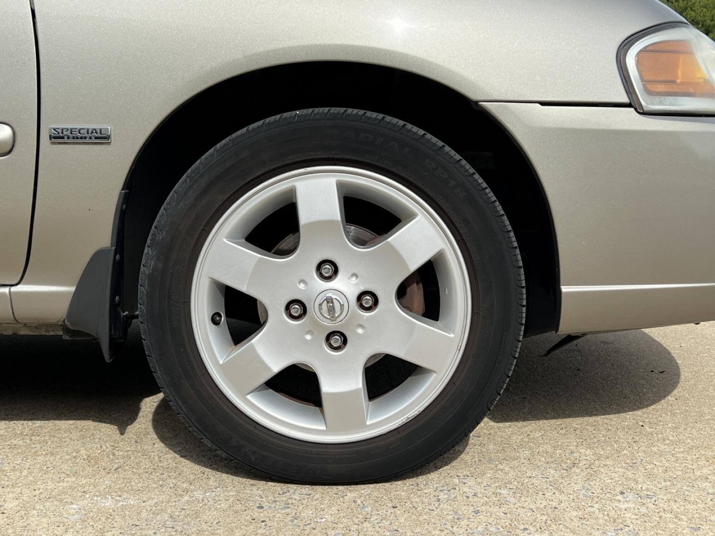 2006 GRAY /Gray Cloth Nissan Sentra 1.8 Special Edition (3N1CB51D16L) with an 1.8L 4 Cyl. engine, Automatic transmission, located at 506 S. Kingshighway, Cape Girardeau, MO, 63703, (573) 235-5000, 37.294991, -89.553635 - 2006 Nissan Sentra 1.8 Special Edition 115xxx miles Front Wheel Drive 1.8L 4 Cyl. Automatic Cruise Power Windows/Locks/Mirrors We have financing available and we accept trades! Fill out a credit application on our website or come by today! If you have any questions, give us a call at (573) 2 - Photo#30