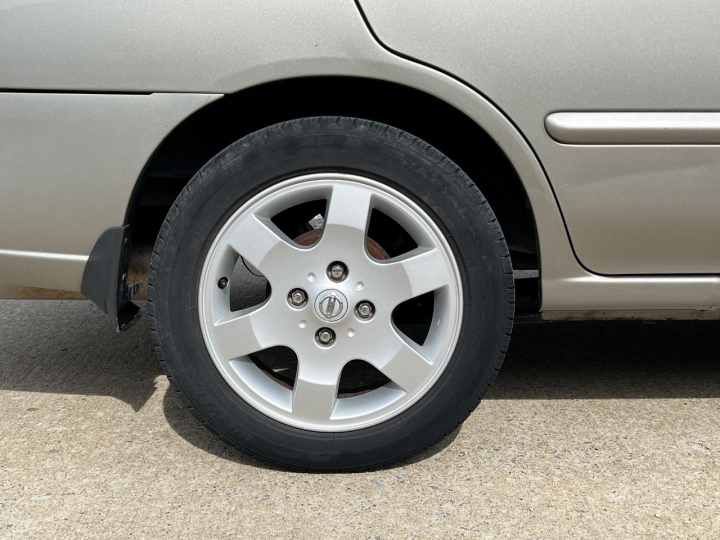 2006 GRAY /Gray Cloth Nissan Sentra 1.8 Special Edition (3N1CB51D16L) with an 1.8L 4 Cyl. engine, Automatic transmission, located at 506 S. Kingshighway, Cape Girardeau, MO, 63703, (573) 235-5000, 37.294991, -89.553635 - 2006 Nissan Sentra 1.8 Special Edition 115xxx miles Front Wheel Drive 1.8L 4 Cyl. Automatic Cruise Power Windows/Locks/Mirrors We have financing available and we accept trades! Fill out a credit application on our website or come by today! If you have any questions, give us a call at (573) 2 - Photo#29
