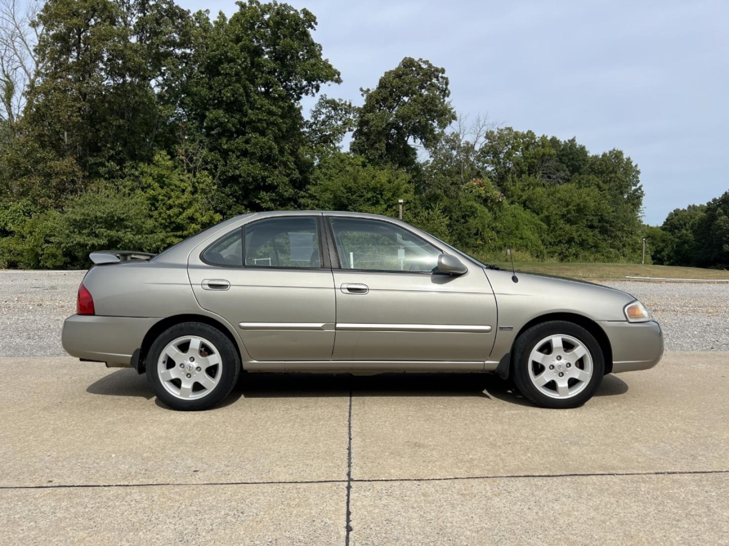 2006 GRAY /Gray Cloth Nissan Sentra 1.8 Special Edition (3N1CB51D16L) with an 1.8L 4 Cyl. engine, Automatic transmission, located at 506 S. Kingshighway, Cape Girardeau, MO, 63703, (573) 235-5000, 37.294991, -89.553635 - 2006 Nissan Sentra 1.8 Special Edition 115xxx miles Front Wheel Drive 1.8L 4 Cyl. Automatic Cruise Power Windows/Locks/Mirrors We have financing available and we accept trades! Fill out a credit application on our website or come by today! If you have any questions, give us a call at (573) 2 - Photo#4
