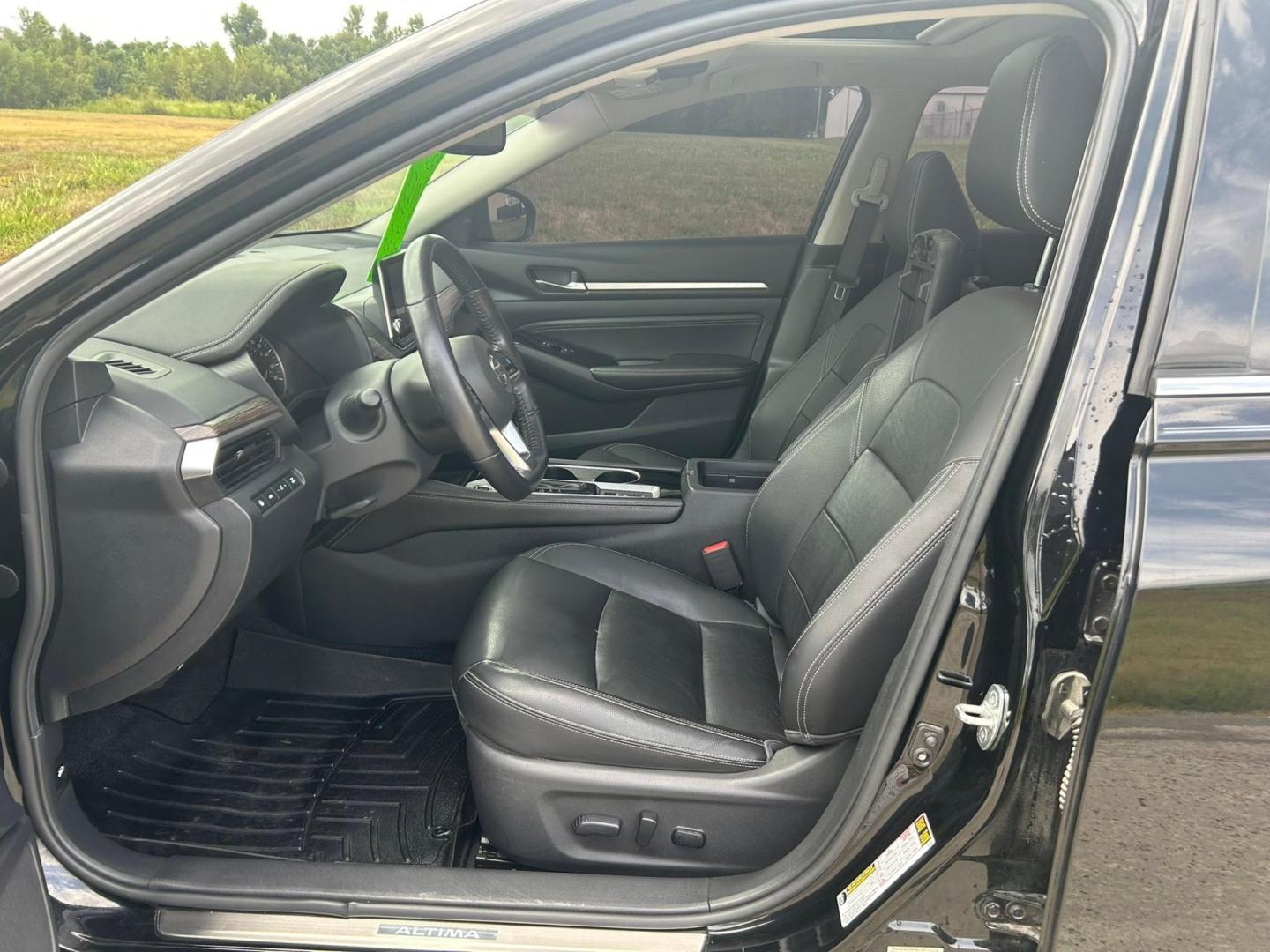 2020 BLACK /Black Nissan Altima VC-T Platinum (1N4AL4FV5LC) with an 2.0L L4 DOHC 16V TURBO engine, CVT transmission, located at 506 S. Kingshighway, Cape Girardeau, MO, 63703, (573) 235-5000, 37.294991, -89.553635 - 2020 Nissan Altima Platinum 84xxx Miles 2.0 I4 Variable Compression Turbo Front Wheel Drive Automatic Leather Power Seats Heated Seats/Steering Wheel Remote Start Remote Entry Navigation Sunroof Cruise Power Windows/Locks/Mirrors We have financing available and we accept trades! Fill o - Photo#17