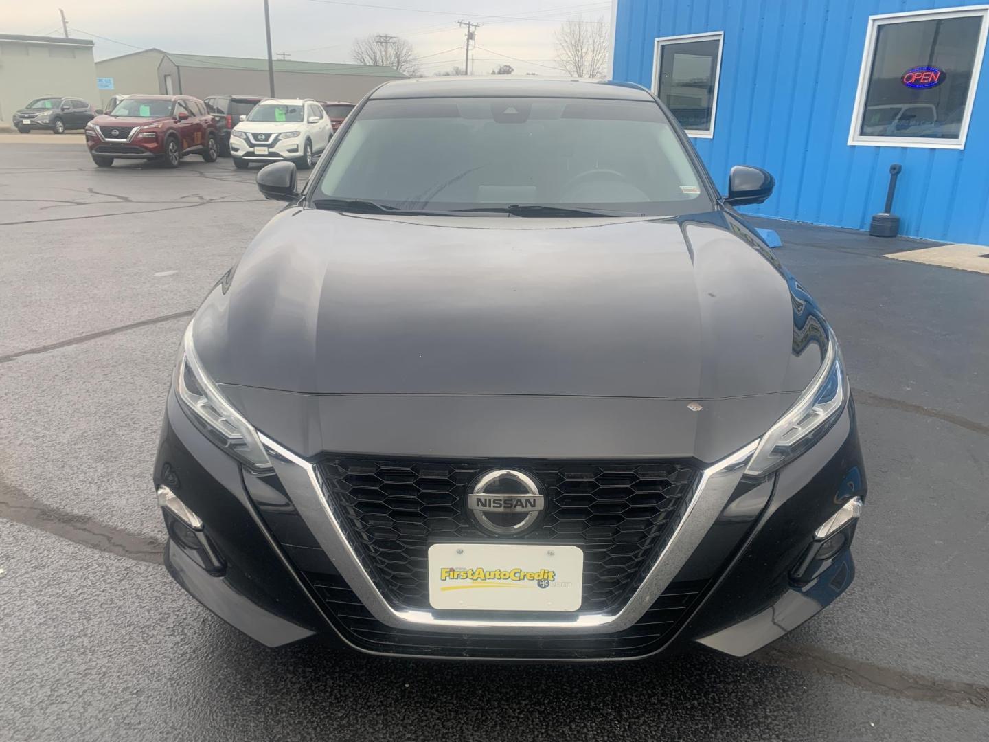 2020 BLACK /Black Nissan Altima VC-T Platinum (1N4AL4FV5LC) with an 2.0L L4 DOHC 16V TURBO engine, CVT transmission, located at 506 S. Kingshighway, Cape Girardeau, MO, 63703, (573) 235-5000, 37.294991, -89.553635 - 2020 Nissan Altima Platinum 84xxx Miles 2.0 I4 Variable Compression Turbo Front Wheel Drive Automatic Leather Power Seats Heated Seats/Steering Wheel Remote Start Remote Entry Navigation Sunroof Cruise Power Windows/Locks/Mirrors We have financing available and we accept trades! Fill o - Photo#1