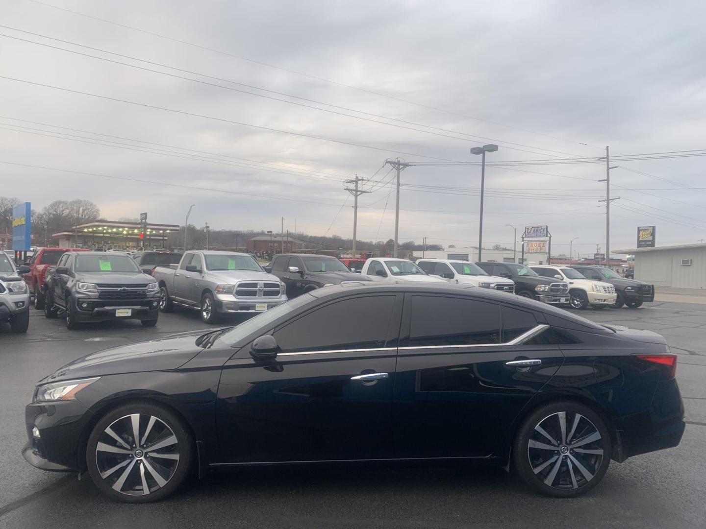 2020 BLACK /Black Nissan Altima VC-T Platinum (1N4AL4FV5LC) with an 2.0L L4 DOHC 16V TURBO engine, CVT transmission, located at 506 S. Kingshighway, Cape Girardeau, MO, 63703, (573) 235-5000, 37.294991, -89.553635 - 2020 Nissan Altima Platinum 84xxx Miles 2.0 I4 Variable Compression Turbo Front Wheel Drive Automatic Leather Power Seats Heated Seats/Steering Wheel Remote Start Remote Entry Navigation Sunroof Cruise Power Windows/Locks/Mirrors We have financing available and we accept trades! Fill o - Photo#3