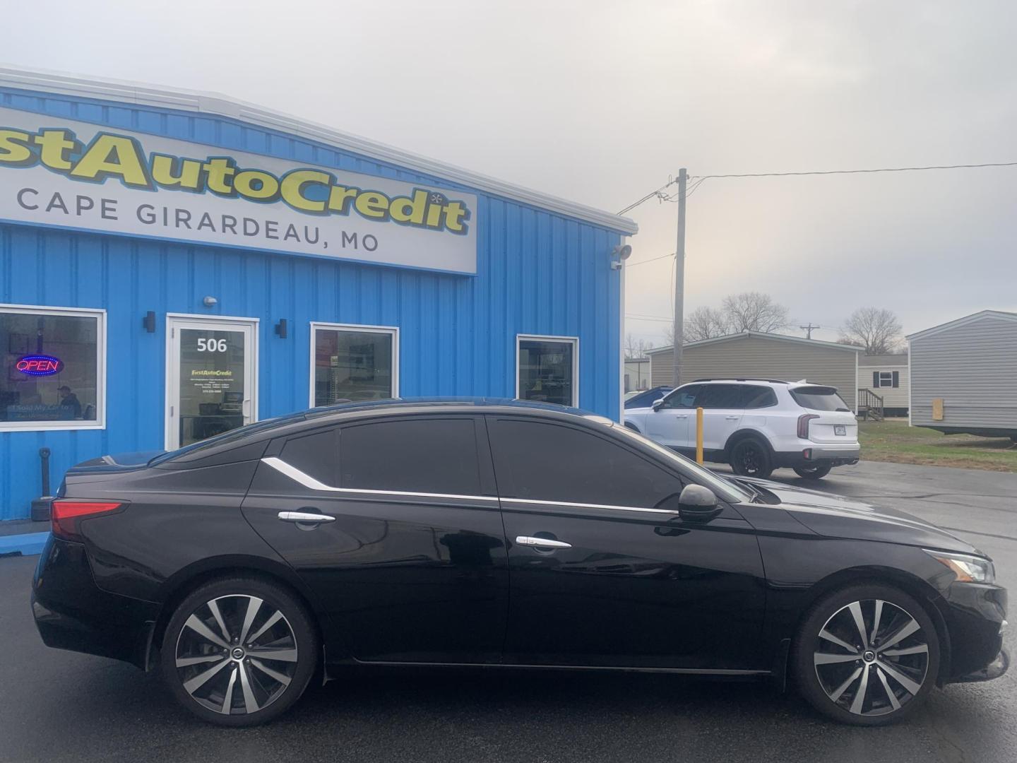 2020 BLACK /Black Nissan Altima VC-T Platinum (1N4AL4FV5LC) with an 2.0L L4 DOHC 16V TURBO engine, CVT transmission, located at 506 S. Kingshighway, Cape Girardeau, MO, 63703, (573) 235-5000, 37.294991, -89.553635 - 2020 Nissan Altima Platinum 84xxx Miles 2.0 I4 Variable Compression Turbo Front Wheel Drive Automatic Leather Power Seats Heated Seats/Steering Wheel Remote Start Remote Entry Navigation Sunroof Cruise Power Windows/Locks/Mirrors We have financing available and we accept trades! Fill o - Photo#5