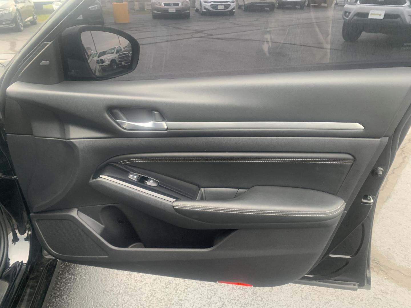 2020 BLACK /Black Nissan Altima VC-T Platinum (1N4AL4FV5LC) with an 2.0L L4 DOHC 16V TURBO engine, CVT transmission, located at 506 S. Kingshighway, Cape Girardeau, MO, 63703, (573) 235-5000, 37.294991, -89.553635 - 2020 Nissan Altima Platinum 84xxx Miles 2.0 I4 Variable Compression Turbo Front Wheel Drive Automatic Leather Power Seats Heated Seats/Steering Wheel Remote Start Remote Entry Navigation Sunroof Cruise Power Windows/Locks/Mirrors We have financing available and we accept trades! Fill o - Photo#9