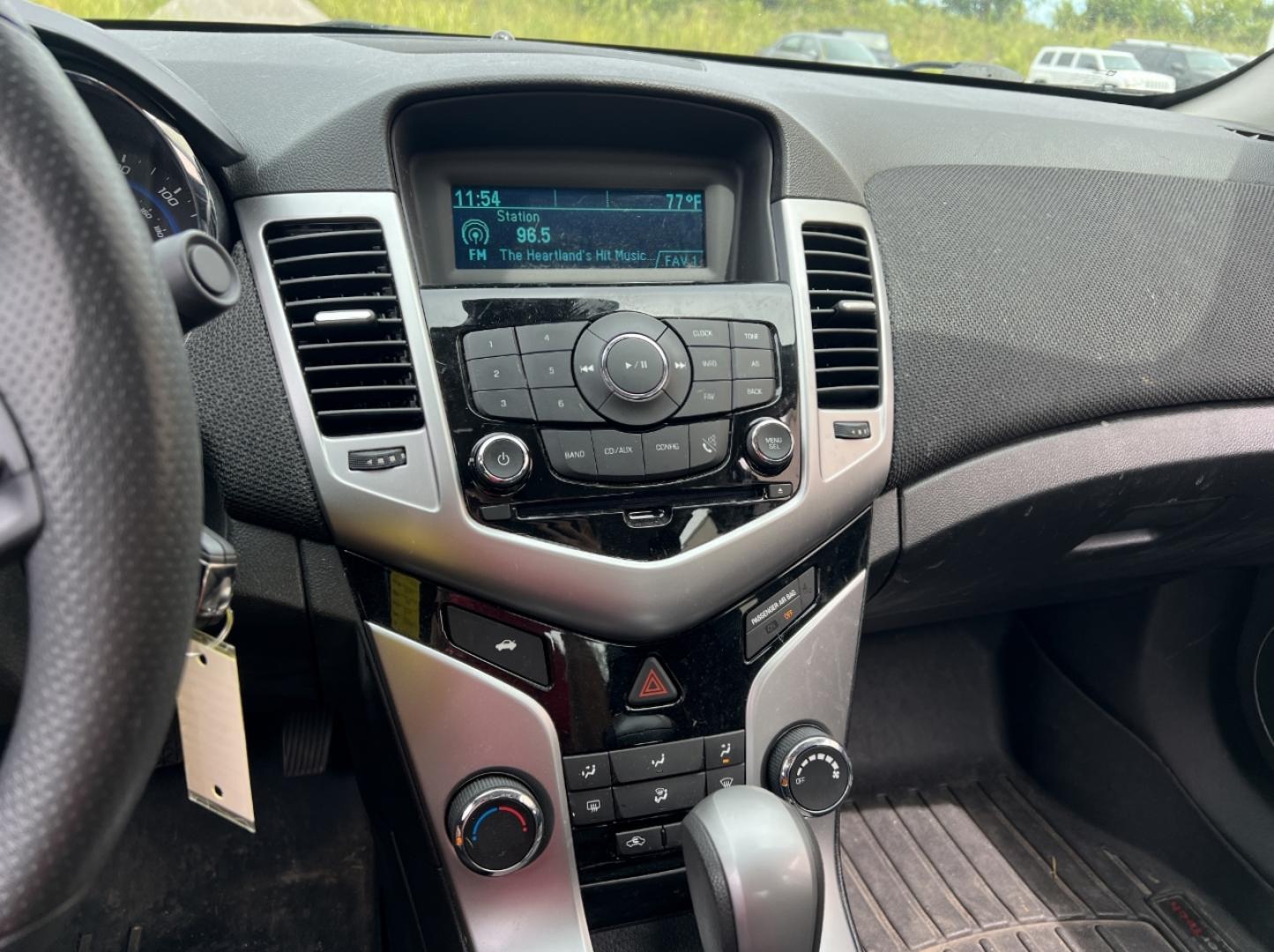 2016 SILVER /Black Cloth Chevrolet Cruze 2LT (1G1PE5SB4G7) with an 1.4L 4 Cyl. TURBO engine, Automatic transmission, located at 2990 Old Orchard Rd., Jackson, MO, 63755, 37.354214, -89.612106 - We have financing available and we accept trades! Fill out a credit application on our website or come by today! If you have any questions, give us a call at (573) 204-7777 or visit our website at firstautocredit.com. - Photo#3