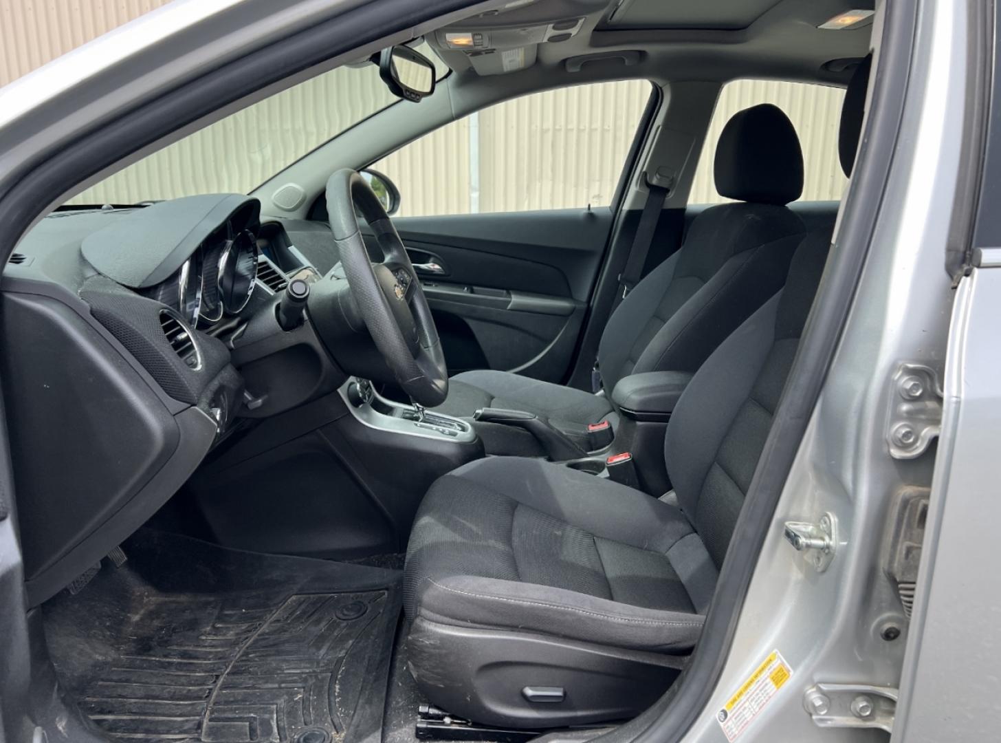 2016 SILVER /Black Cloth Chevrolet Cruze 2LT (1G1PE5SB4G7) with an 1.4L 4 Cyl. TURBO engine, Automatic transmission, located at 2990 Old Orchard Rd., Jackson, MO, 63755, 37.354214, -89.612106 - We have financing available and we accept trades! Fill out a credit application on our website or come by today! If you have any questions, give us a call at (573) 204-7777 or visit our website at firstautocredit.com. - Photo#4