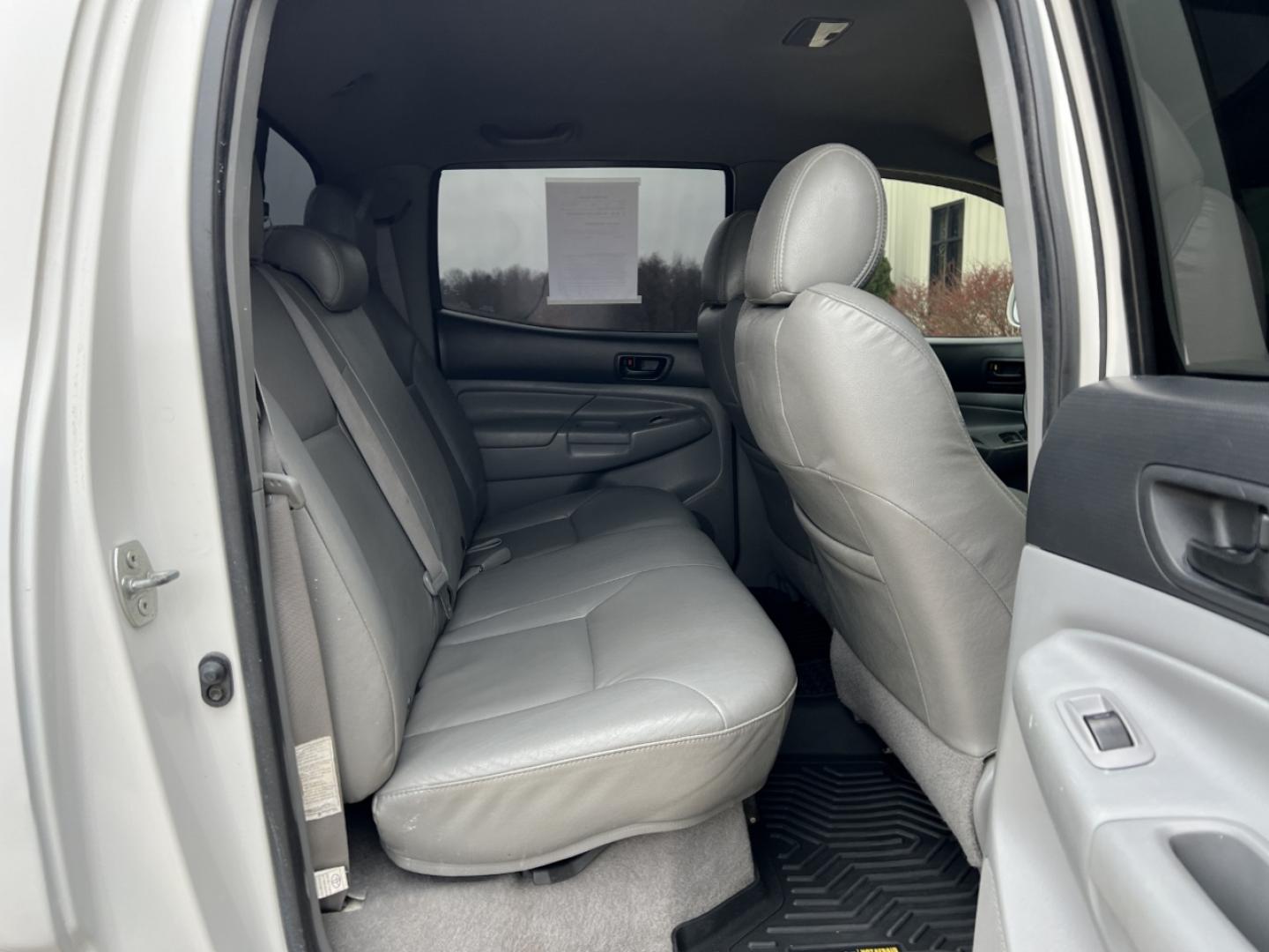 2006 WHITE /Gray Leather Toyota Tacoma TRD Sport Double Cab V6 4WD (5TELU42N96Z) with an 4.0L V6 engine, Automatic transmission, located at 2990 Old Orchard Rd., Jackson, MO, 63755, 37.354214, -89.612106 - 2006 Toyota Tacoma TRD Sport 207xxx miles 4x4 4.0L V6 Automatic Leather Backup Camera Bluetooth Cruise Power Windows/Locks/Mirrors We have financing available and we accept trades! Fill out a credit application on our website or come by today! If you have any questions, give us a call at - Photo#16