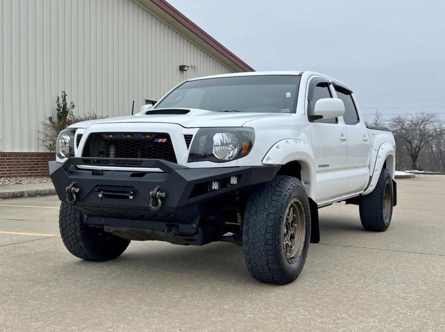 2006 WHITE /Gray Leather Toyota Tacoma TRD Sport Double Cab V6 4WD (5TELU42N96Z) with an 4.0L V6 engine, Automatic transmission, located at 2990 Old Orchard Rd., Jackson, MO, 63755, 37.354214, -89.612106 - 2006 Toyota Tacoma TRD Sport 207xxx miles 4x4 4.0L V6 Automatic Leather Backup Camera Bluetooth Cruise Power Windows/Locks/Mirrors We have financing available and we accept trades! Fill out a credit application on our website or come by today! If you have any questions, give us a call at - Photo#4