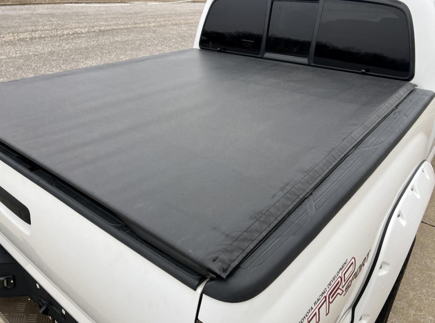 2006 WHITE /Gray Leather Toyota Tacoma TRD Sport Double Cab V6 4WD (5TELU42N96Z) with an 4.0L V6 engine, Automatic transmission, located at 2990 Old Orchard Rd., Jackson, MO, 63755, 37.354214, -89.612106 - 2006 Toyota Tacoma TRD Sport 207xxx miles 4x4 4.0L V6 Automatic Leather Backup Camera Bluetooth Cruise Power Windows/Locks/Mirrors We have financing available and we accept trades! Fill out a credit application on our website or come by today! If you have any questions, give us a call at - Photo#19