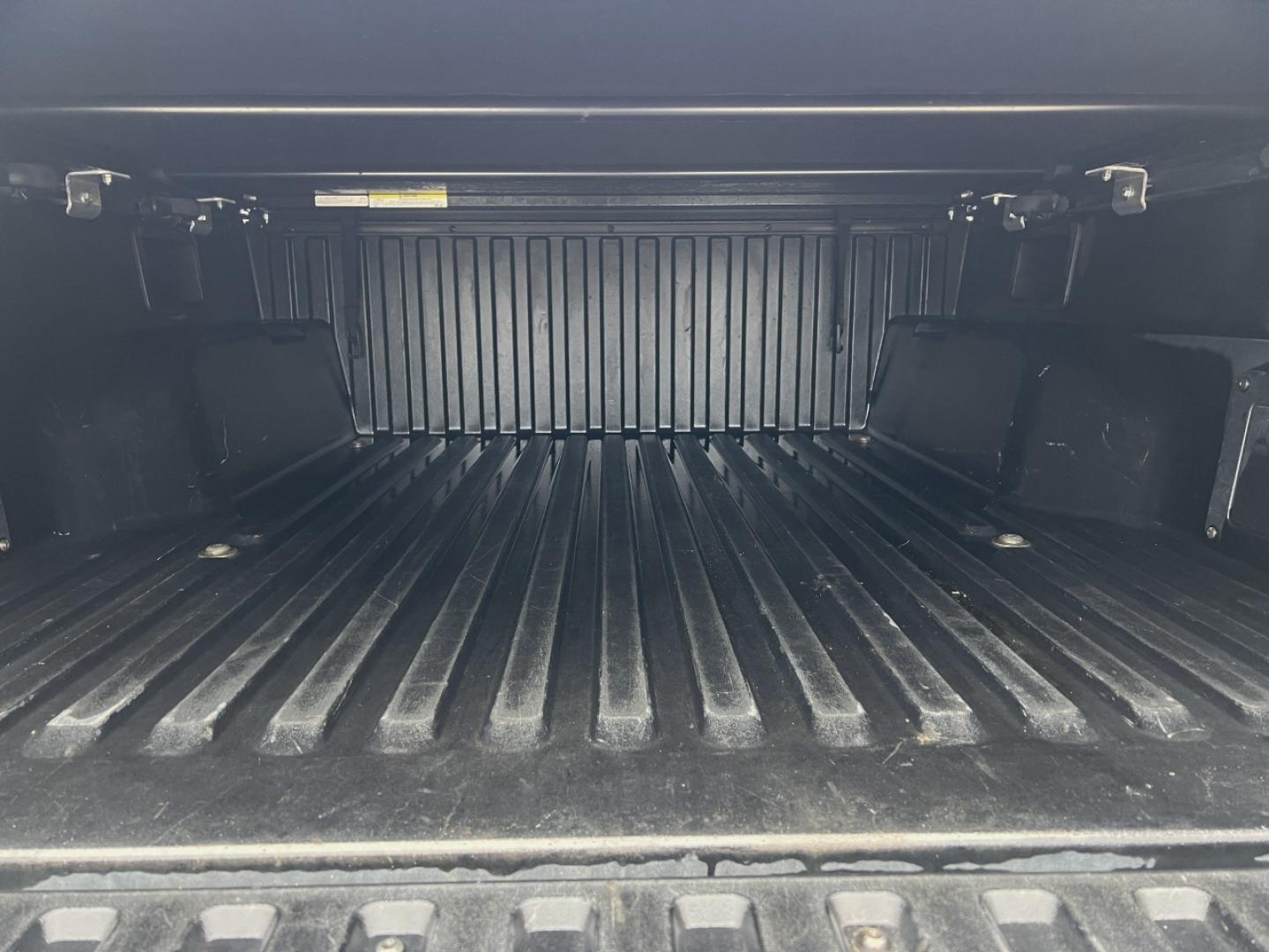 2006 WHITE /Gray Leather Toyota Tacoma TRD Sport Double Cab V6 4WD (5TELU42N96Z) with an 4.0L V6 engine, Automatic transmission, located at 2990 Old Orchard Rd., Jackson, MO, 63755, 37.354214, -89.612106 - 2006 Toyota Tacoma TRD Sport 207xxx miles 4x4 4.0L V6 Automatic Leather Backup Camera Bluetooth Cruise Power Windows/Locks/Mirrors We have financing available and we accept trades! Fill out a credit application on our website or come by today! If you have any questions, give us a call at - Photo#18