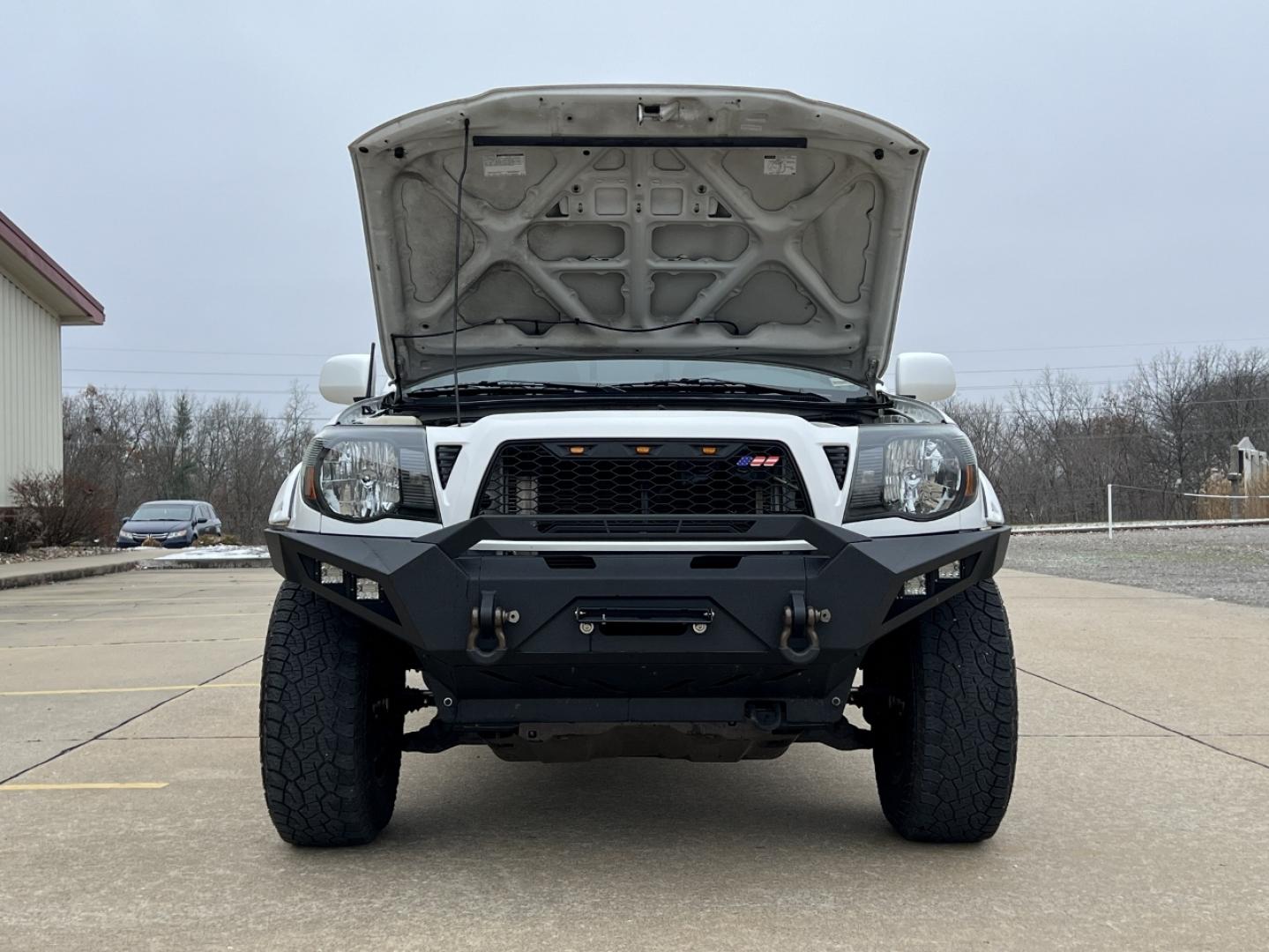 2006 WHITE /Gray Leather Toyota Tacoma TRD Sport Double Cab V6 4WD (5TELU42N96Z) with an 4.0L V6 engine, Automatic transmission, located at 2990 Old Orchard Rd., Jackson, MO, 63755, 37.354214, -89.612106 - 2006 Toyota Tacoma TRD Sport 207xxx miles 4x4 4.0L V6 Automatic Leather Backup Camera Bluetooth Cruise Power Windows/Locks/Mirrors We have financing available and we accept trades! Fill out a credit application on our website or come by today! If you have any questions, give us a call at - Photo#28