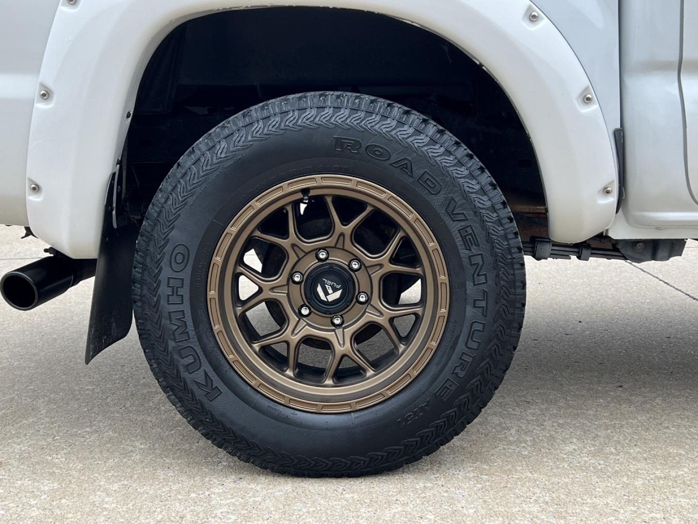 2006 WHITE /Gray Leather Toyota Tacoma TRD Sport Double Cab V6 4WD (5TELU42N96Z) with an 4.0L V6 engine, Automatic transmission, located at 2990 Old Orchard Rd., Jackson, MO, 63755, 37.354214, -89.612106 - 2006 Toyota Tacoma TRD Sport 207xxx miles 4x4 4.0L V6 Automatic Leather Backup Camera Bluetooth Cruise Power Windows/Locks/Mirrors We have financing available and we accept trades! Fill out a credit application on our website or come by today! If you have any questions, give us a call at - Photo#33