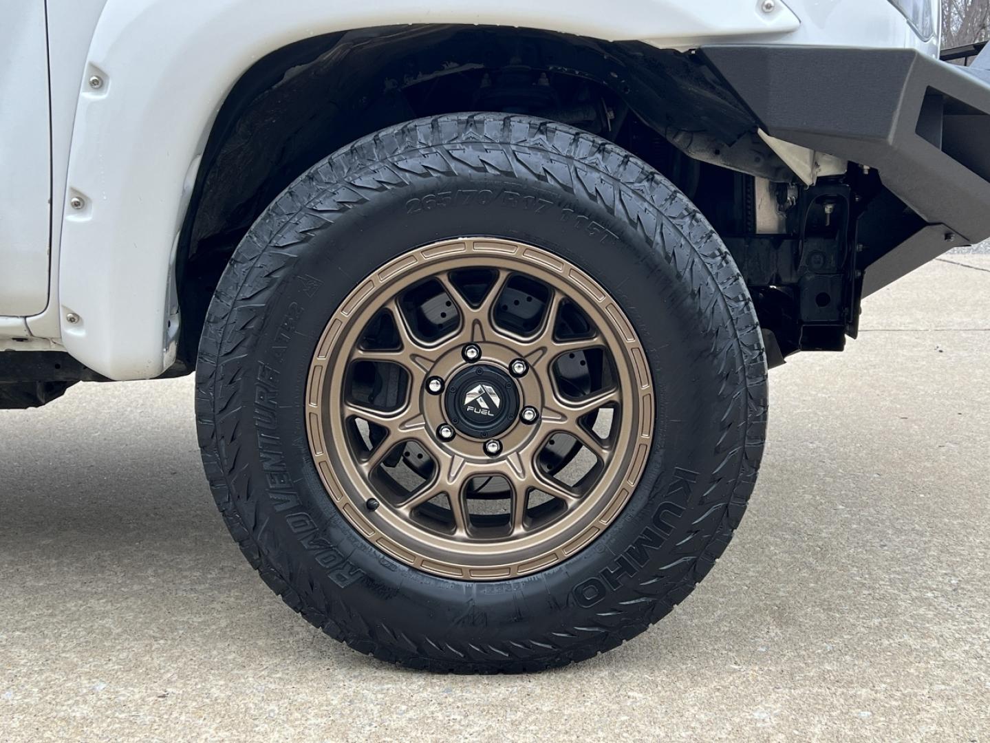 2006 WHITE /Gray Leather Toyota Tacoma TRD Sport Double Cab V6 4WD (5TELU42N96Z) with an 4.0L V6 engine, Automatic transmission, located at 2990 Old Orchard Rd., Jackson, MO, 63755, 37.354214, -89.612106 - 2006 Toyota Tacoma TRD Sport 207xxx miles 4x4 4.0L V6 Automatic Leather Backup Camera Bluetooth Cruise Power Windows/Locks/Mirrors We have financing available and we accept trades! Fill out a credit application on our website or come by today! If you have any questions, give us a call at - Photo#34