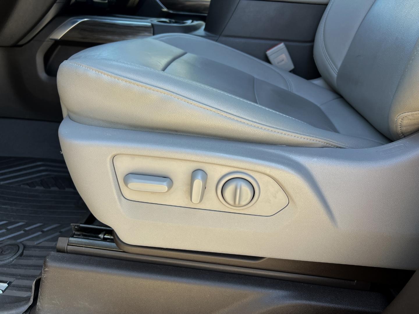 2021 MAROON /Gray Leather Chevrolet Silverado 1500 RST Crew Cab 4WD (3GCUYEED7MG) with an 5.3L V8 engine, Automatic transmission, located at 506 S. Kingshighway, Cape Girardeau, MO, 63703, (573) 235-5000, 37.294991, -89.553635 - 2021 Chevrolet Silverado 1500 RST 75xxx miles 4x4 5.3L V8 Automatic Leather Backup Camera Power Driver Seat Heated Seats Heated Steering Wheel Bluetooth Remote Start Cruise Power Windows/Locks/Mirrors We have financing available and we accept trades! Fill out a credit application on ou - Photo#5