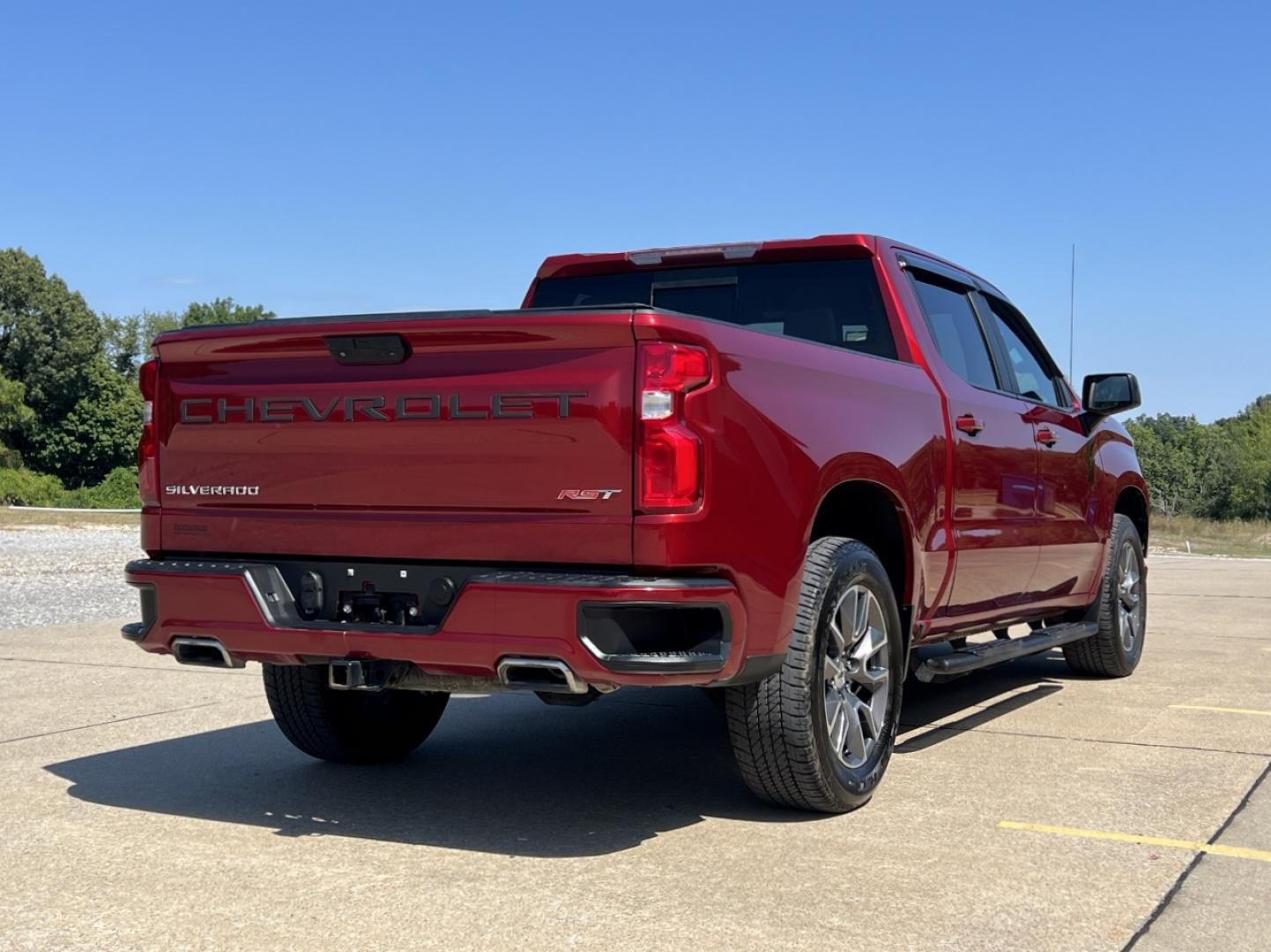 2021 MAROON /Gray Leather Chevrolet Silverado 1500 RST Crew Cab 4WD (3GCUYEED7MG) with an 5.3L V8 engine, Automatic transmission, located at 506 S. Kingshighway, Cape Girardeau, MO, 63703, (573) 235-5000, 37.294991, -89.553635 - 2021 Chevrolet Silverado 1500 RST 75xxx miles 4x4 5.3L V8 Automatic Leather Backup Camera Power Driver Seat Heated Seats Heated Steering Wheel Bluetooth Remote Start Cruise Power Windows/Locks/Mirrors We have financing available and we accept trades! Fill out a credit application on ou - Photo#10