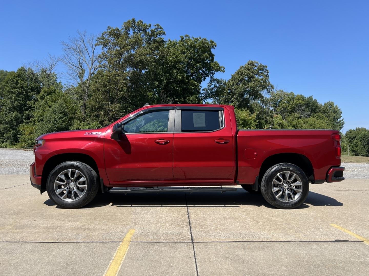 2021 MAROON /Gray Leather Chevrolet Silverado 1500 RST Crew Cab 4WD (3GCUYEED7MG) with an 5.3L V8 engine, Automatic transmission, located at 506 S. Kingshighway, Cape Girardeau, MO, 63703, (573) 235-5000, 37.294991, -89.553635 - 2021 Chevrolet Silverado 1500 RST 75xxx miles 4x4 5.3L V8 Automatic Leather Backup Camera Power Driver Seat Heated Seats Heated Steering Wheel Bluetooth Remote Start Cruise Power Windows/Locks/Mirrors We have financing available and we accept trades! Fill out a credit application on ou - Photo#8