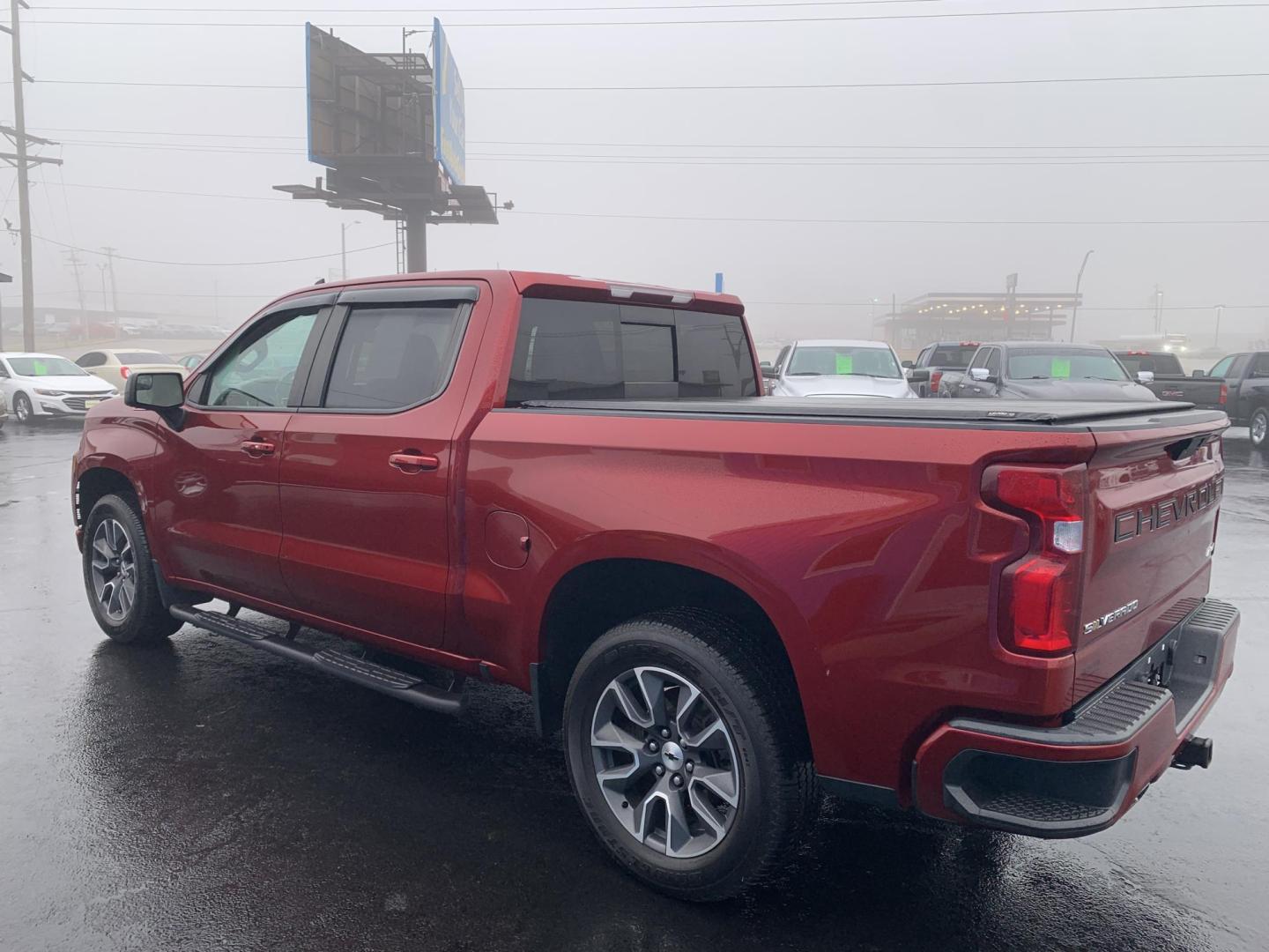 2021 MAROON /Gray Leather Chevrolet Silverado 1500 RST Crew Cab 4WD (3GCUYEED7MG) with an 5.3L V8 engine, Automatic transmission, located at 506 S. Kingshighway, Cape Girardeau, MO, 63703, (573) 235-5000, 37.294991, -89.553635 - 2021 Chevrolet Silverado 1500 RST 75xxx miles 4x4 5.3L V8 Automatic Leather Backup Camera Power Driver Seat Heated Seats Heated Steering Wheel Bluetooth Remote Start Cruise Power Windows/Locks/Mirrors We have financing available and we accept trades! Fill out a credit application on ou - Photo#4
