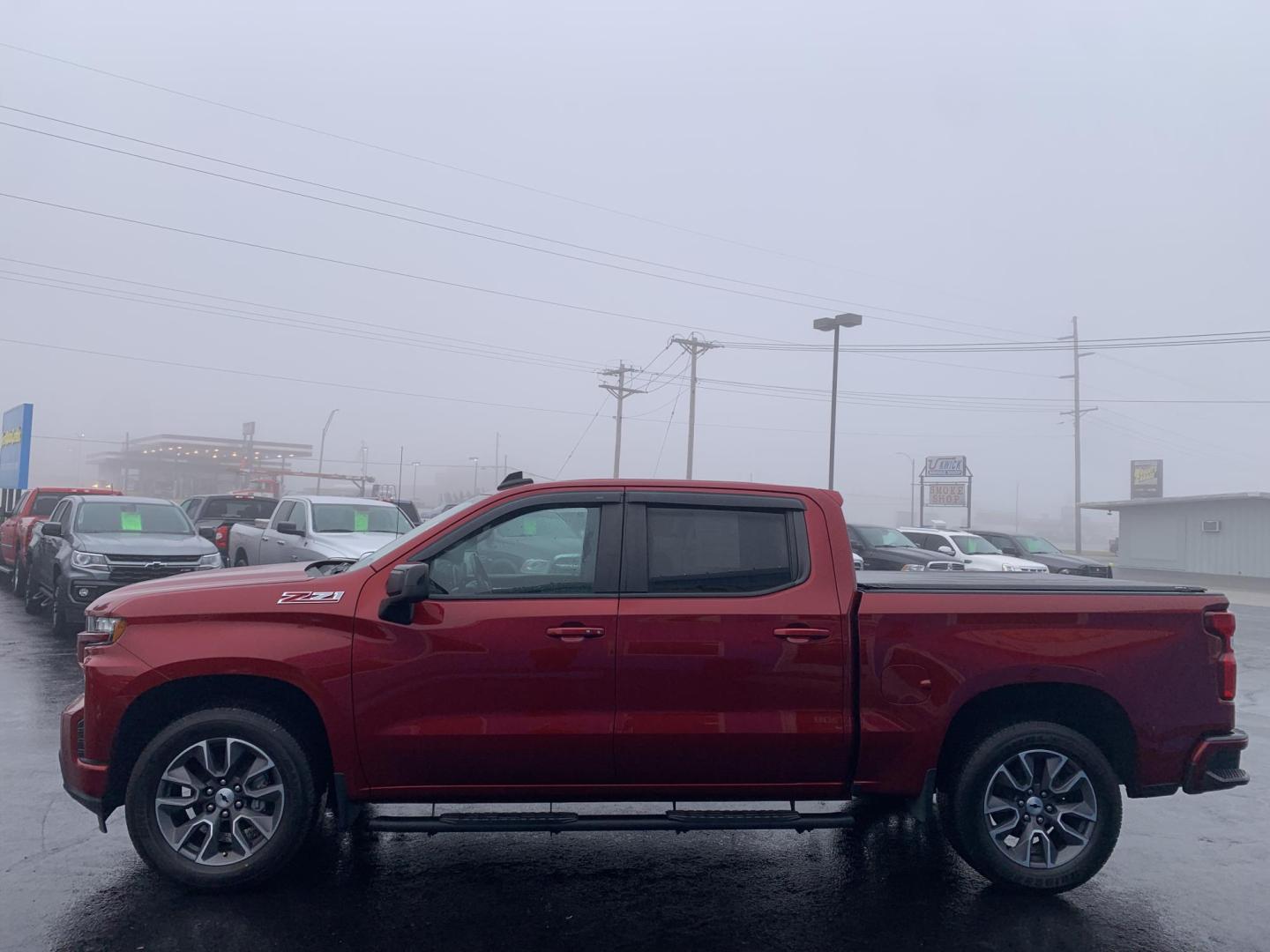 2021 MAROON /Gray Leather Chevrolet Silverado 1500 RST Crew Cab 4WD (3GCUYEED7MG) with an 5.3L V8 engine, Automatic transmission, located at 506 S. Kingshighway, Cape Girardeau, MO, 63703, (573) 235-5000, 37.294991, -89.553635 - 2021 Chevrolet Silverado 1500 RST 75xxx miles 4x4 5.3L V8 Automatic Leather Backup Camera Power Driver Seat Heated Seats Heated Steering Wheel Bluetooth Remote Start Cruise Power Windows/Locks/Mirrors We have financing available and we accept trades! Fill out a credit application on ou - Photo#3