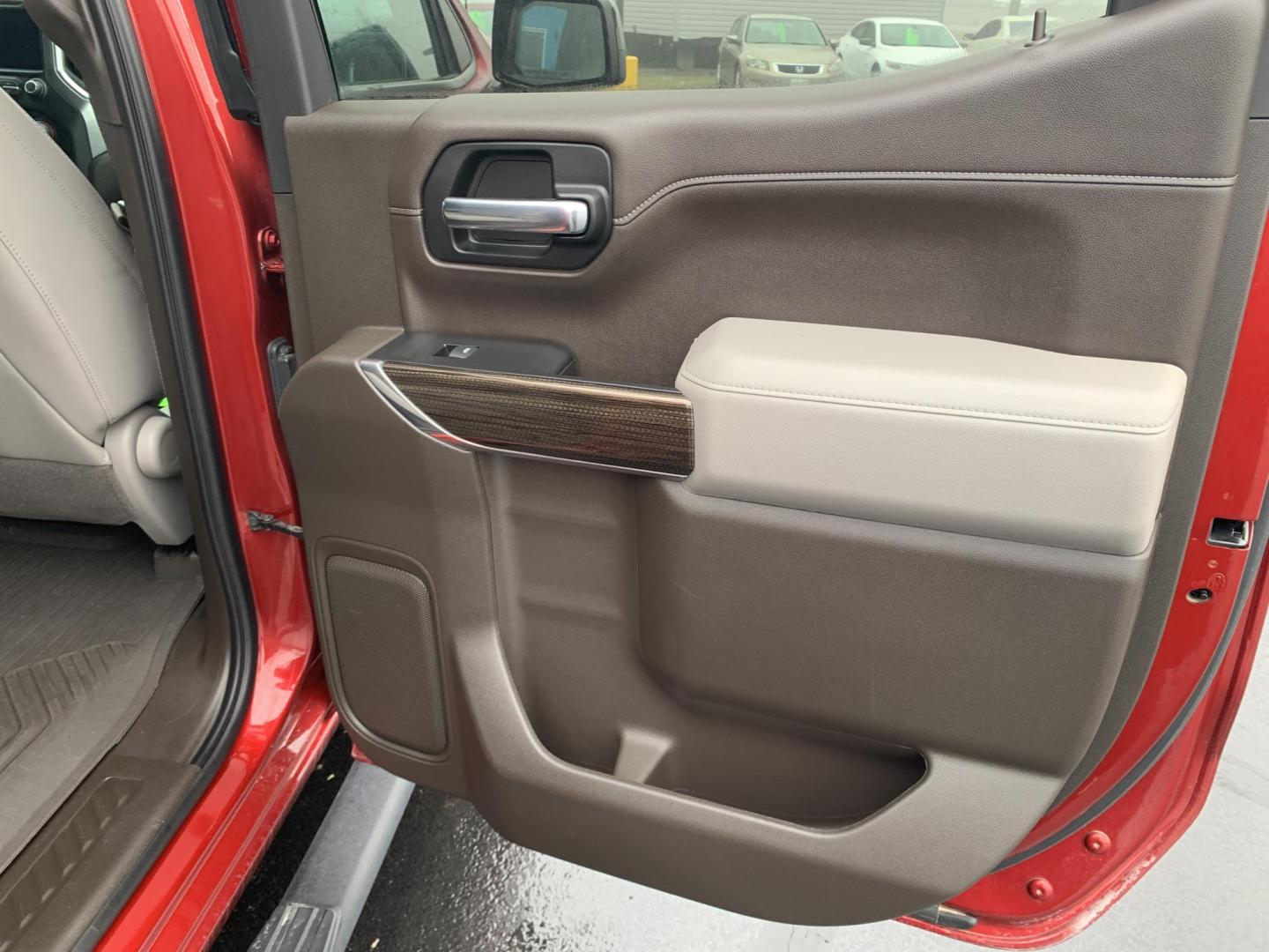 2021 MAROON /Gray Leather Chevrolet Silverado 1500 RST Crew Cab 4WD (3GCUYEED7MG) with an 5.3L V8 engine, Automatic transmission, located at 506 S. Kingshighway, Cape Girardeau, MO, 63703, (573) 235-5000, 37.294991, -89.553635 - 2021 Chevrolet Silverado 1500 RST 75xxx miles 4x4 5.3L V8 Automatic Leather Backup Camera Power Driver Seat Heated Seats Heated Steering Wheel Bluetooth Remote Start Cruise Power Windows/Locks/Mirrors We have financing available and we accept trades! Fill out a credit application on ou - Photo#20