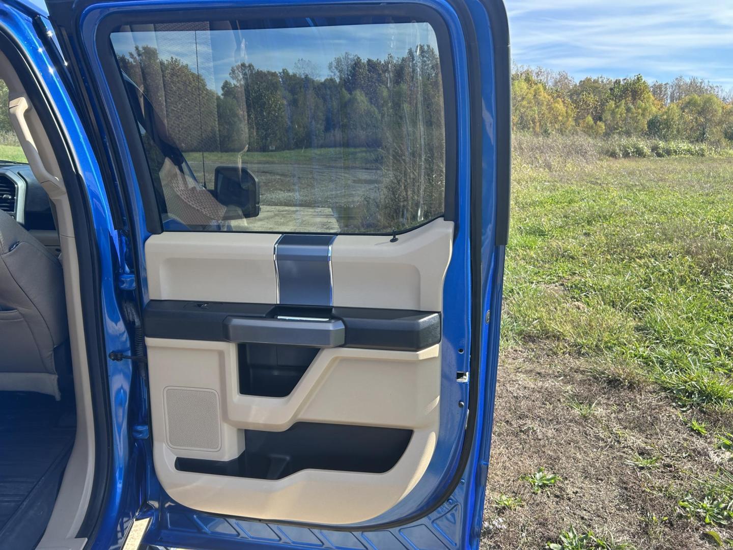 2016 BLUE /Black Ford F-150 XLT SuperCrew 6.5-ft. Bed 4WD (1FTEW1E80GK) with an 3.5L V6 TURBO engine, Automatic transmission, located at 506 S. Kingshighway, Cape Girardeau, MO, 63703, (573) 235-5000, 37.294991, -89.553635 - 2016 Ford F-150 XLT 91xxx miles 4x4 3.5L V6 Automatic Backup Camera Power/Heated Seats Bluetooth Remote Start Cruise Power Windows/Locks/Mirrors We have financing available and we accept trades! Fill out a credit application on our website or come by today! If you have any questions, giv - Photo#19