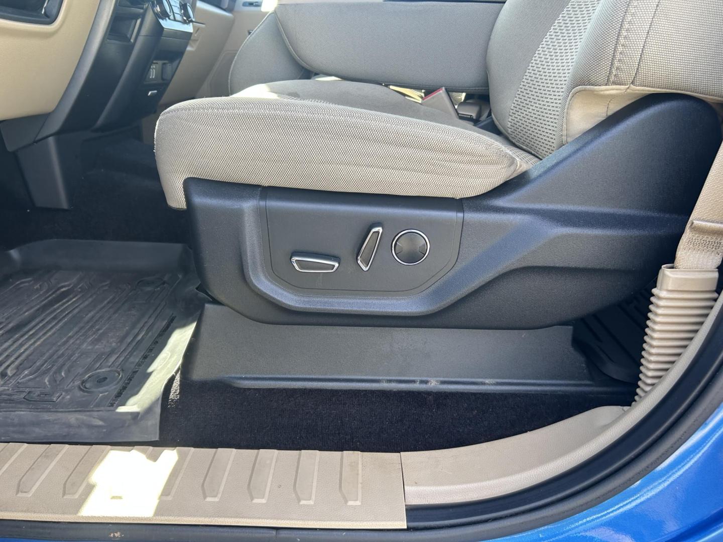 2016 BLUE /Black Ford F-150 XLT SuperCrew 6.5-ft. Bed 4WD (1FTEW1E80GK) with an 3.5L V6 TURBO engine, Automatic transmission, located at 506 S. Kingshighway, Cape Girardeau, MO, 63703, (573) 235-5000, 37.294991, -89.553635 - 2016 Ford F-150 XLT 91xxx miles 4x4 3.5L V6 Automatic Backup Camera Power/Heated Seats Bluetooth Remote Start Cruise Power Windows/Locks/Mirrors We have financing available and we accept trades! Fill out a credit application on our website or come by today! If you have any questions, giv - Photo#3