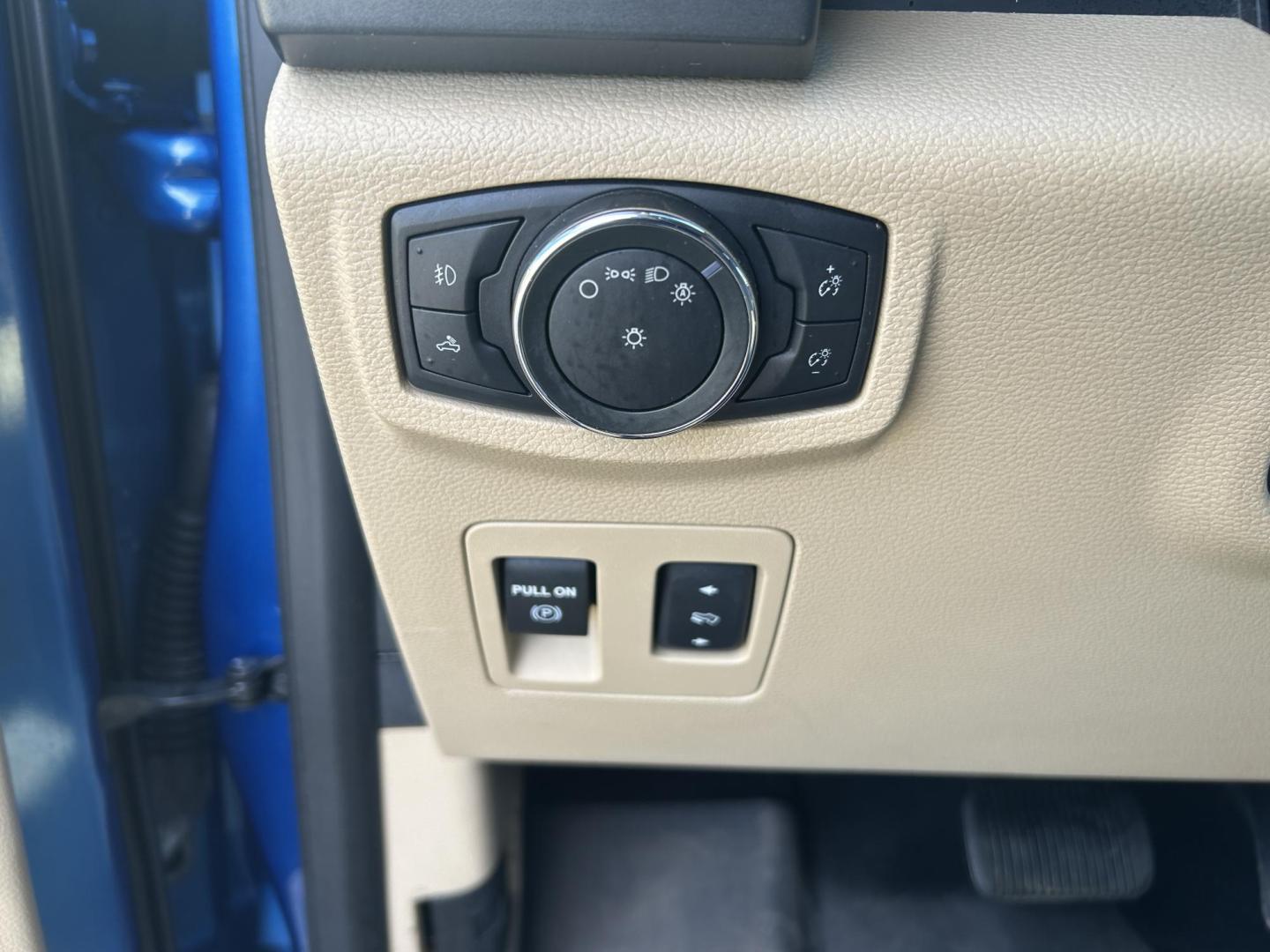 2016 BLUE /Black Ford F-150 XLT SuperCrew 6.5-ft. Bed 4WD (1FTEW1E80GK) with an 3.5L V6 TURBO engine, Automatic transmission, located at 506 S. Kingshighway, Cape Girardeau, MO, 63703, (573) 235-5000, 37.294991, -89.553635 - 2016 Ford F-150 XLT 91xxx miles 4x4 3.5L V6 Automatic Backup Camera Power/Heated Seats Bluetooth Remote Start Cruise Power Windows/Locks/Mirrors We have financing available and we accept trades! Fill out a credit application on our website or come by today! If you have any questions, giv - Photo#29