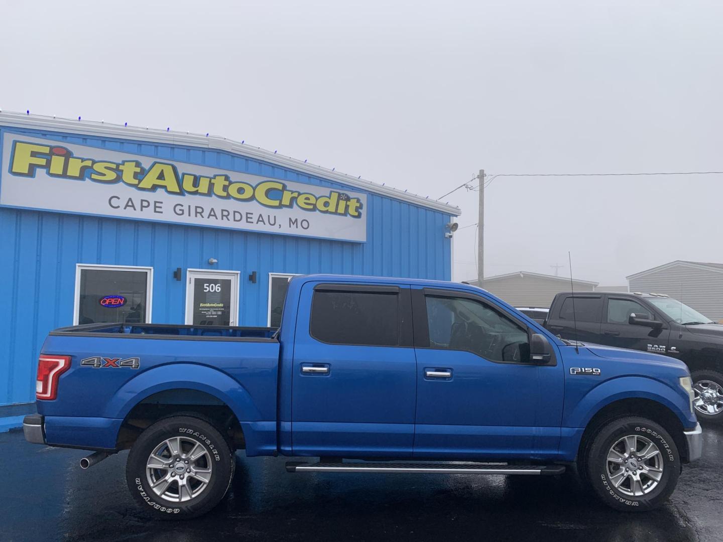 2016 BLUE /Black Ford F-150 XLT SuperCrew 6.5-ft. Bed 4WD (1FTEW1E80GK) with an 3.5L V6 TURBO engine, Automatic transmission, located at 506 S. Kingshighway, Cape Girardeau, MO, 63703, (573) 235-5000, 37.294991, -89.553635 - 2016 Ford F-150 XLT 91xxx miles 4x4 3.5L V6 Automatic Backup Camera Power/Heated Seats Bluetooth Remote Start Cruise Power Windows/Locks/Mirrors We have financing available and we accept trades! Fill out a credit application on our website or come by today! If you have any questions, giv - Photo#6