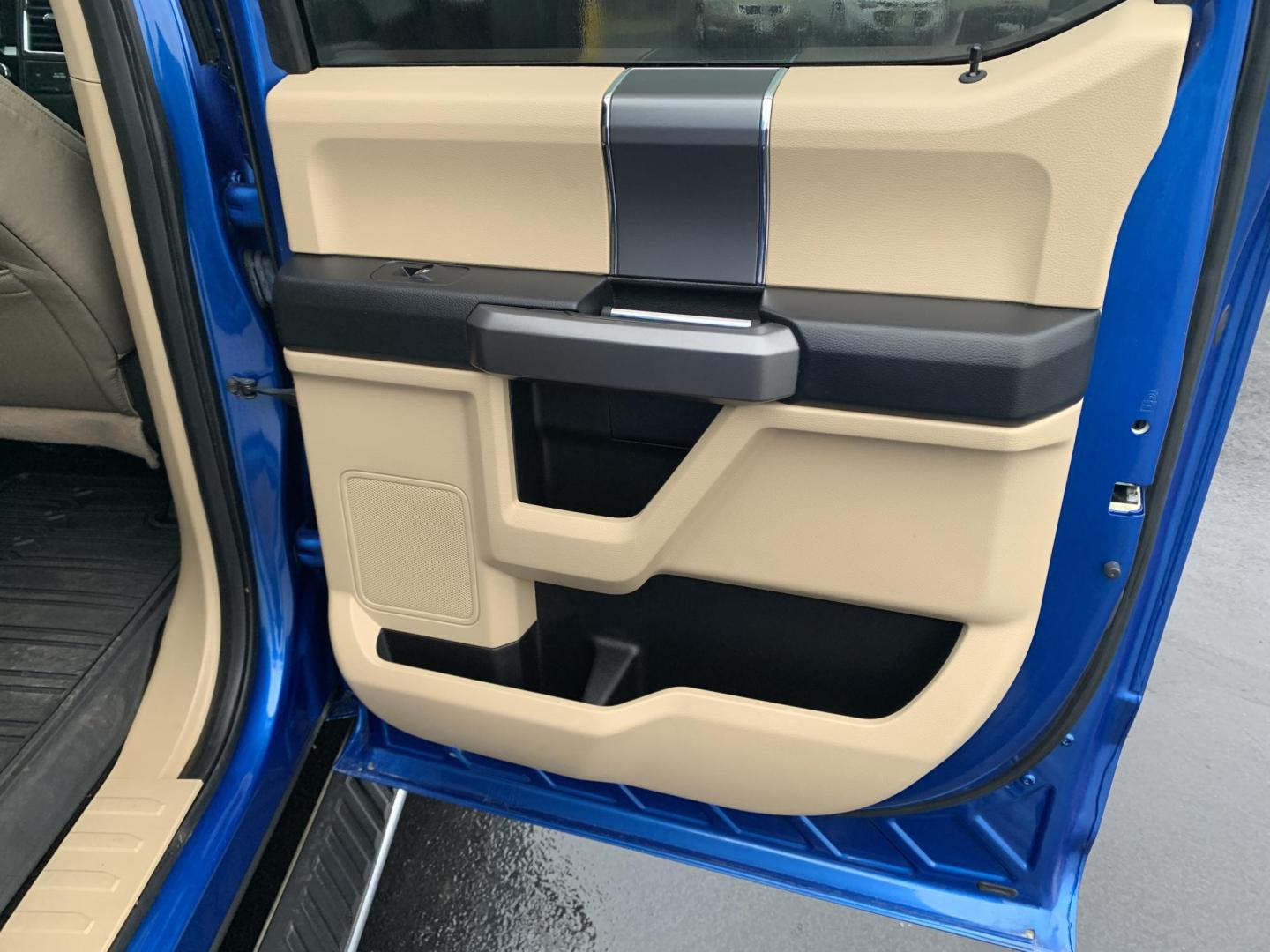 2016 BLUE /Black Ford F-150 XLT SuperCrew 6.5-ft. Bed 4WD (1FTEW1E80GK) with an 3.5L V6 TURBO engine, Automatic transmission, located at 506 S. Kingshighway, Cape Girardeau, MO, 63703, (573) 235-5000, 37.294991, -89.553635 - 2016 Ford F-150 XLT 91xxx miles 4x4 3.5L V6 Automatic Backup Camera Power/Heated Seats Bluetooth Remote Start Cruise Power Windows/Locks/Mirrors We have financing available and we accept trades! Fill out a credit application on our website or come by today! If you have any questions, giv - Photo#18