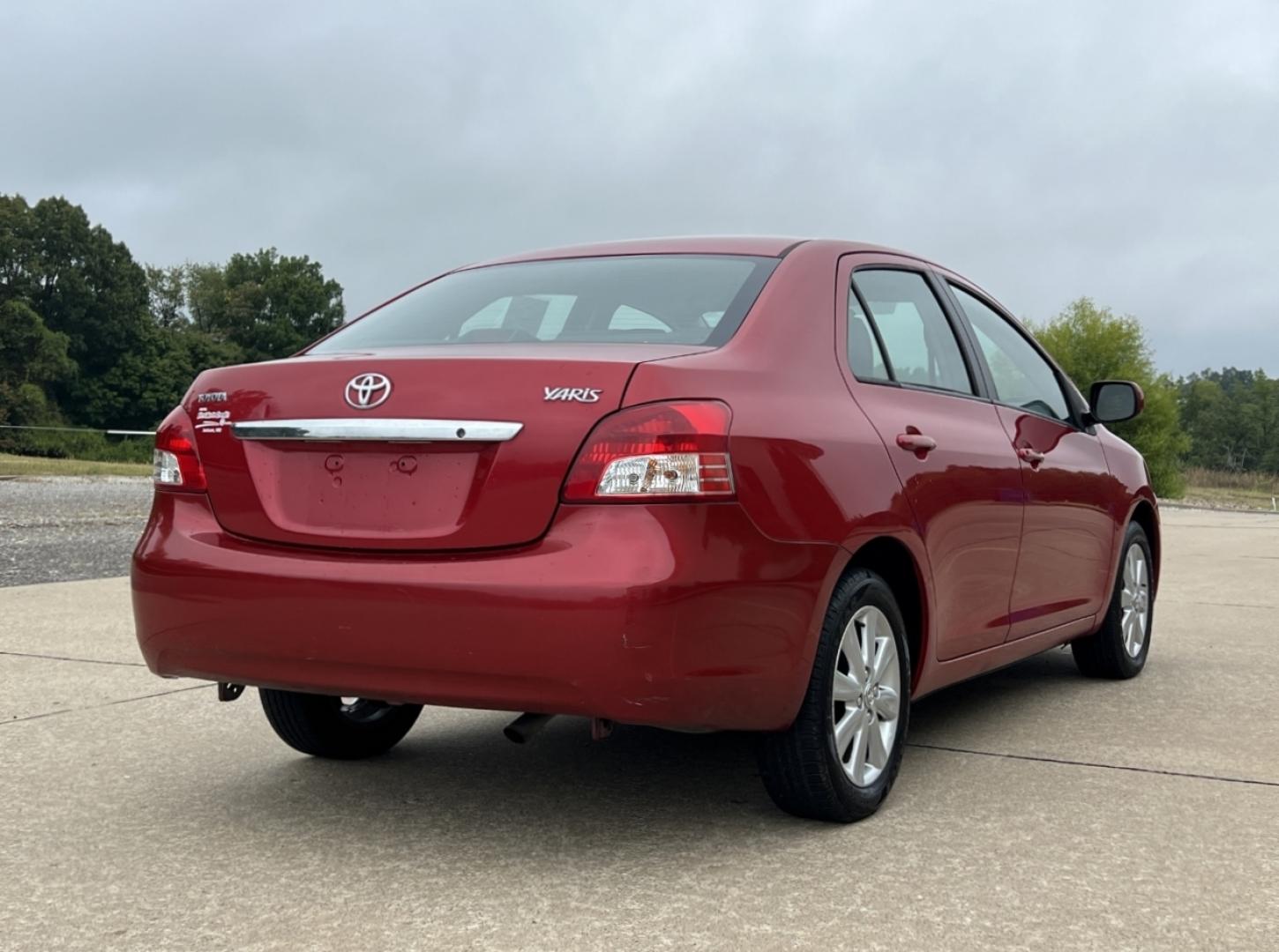 2009 RED /Black Cloth Toyota Yaris Sedan (JTDBT903091) with an 1.5L 4 Cyl. engine, Automatic transmission, located at 2990 Old Orchard Rd., Jackson, MO, 63755, 37.354214, -89.612106 - 2009 Toyota Yaris 185xxx miles Front Wheel Drive 1.5L 4 Cyl. Automatic Cruise Power Windows/Locks/Mirrors We have financing available and we accept trades! Fill out a credit application on our website or come by today! If you have any questions, give us a call at (573) 204-7777 or visit our - Photo#5