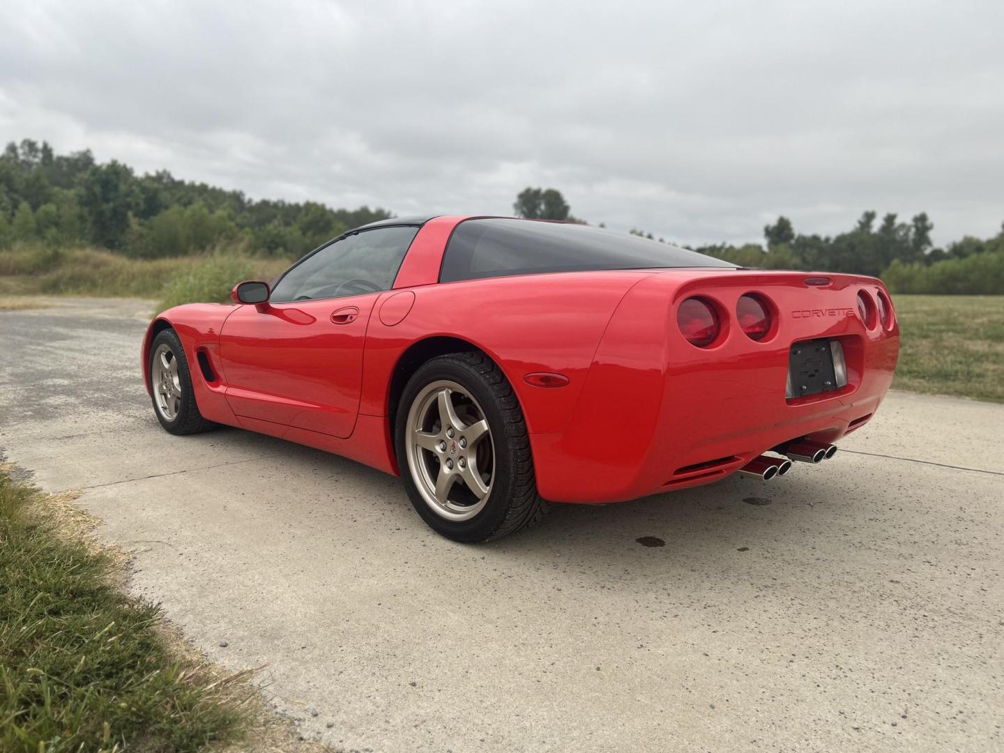 2000 TORCH RED /Tan Chevrolet Corvette Coupe (1G1YY22G3Y5) with an 5.7L V8 OHV 16V engine, Automatic transmission, located at 506 S. Kingshighway, Cape Girardeau, MO, 63703, (573) 235-5000, 37.294991, -89.553635 - 2000 Chevrolet Corvette 26xxx Miles Rear Wheel Drive 5.7L V8 LS1 Automatic Leather Selective Real-Time Damping Magnesium Wheels Targa Top Heads Up Display Bose Audio 6 Speaker System With CD Power/Heated Mirrors Power 6 Way Driver/Passenger Seats Power Locks/Windows Telescoping Steeri - Photo#6