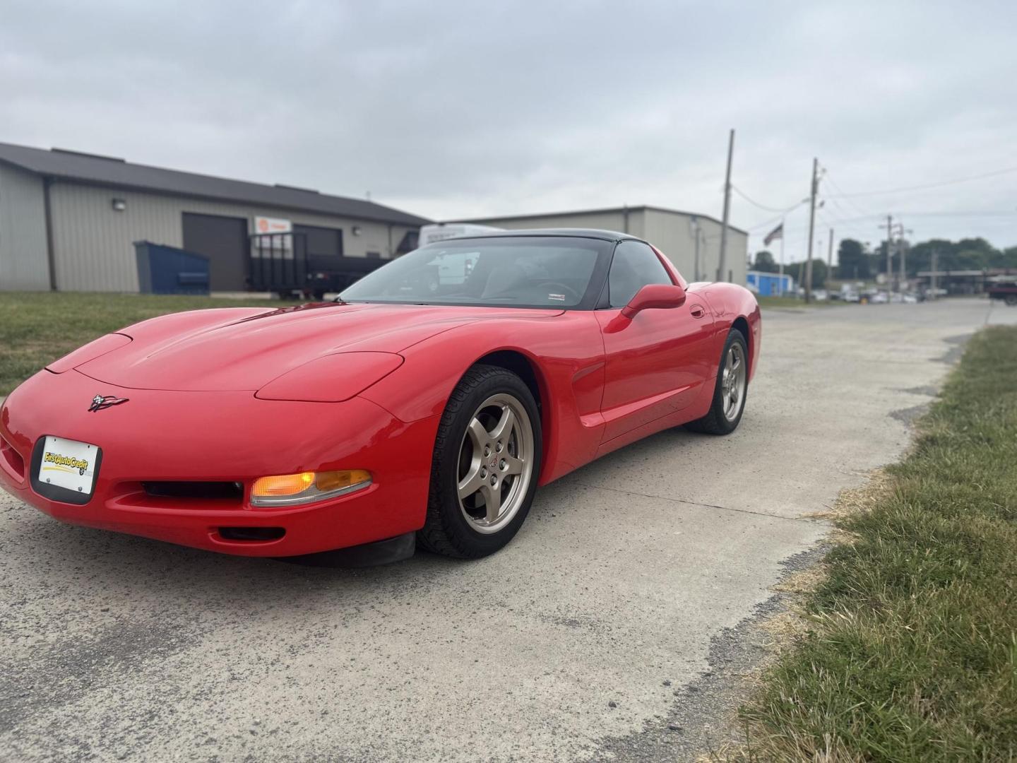 2000 TORCH RED /Tan Chevrolet Corvette Coupe (1G1YY22G3Y5) with an 5.7L V8 OHV 16V engine, Automatic transmission, located at 506 S. Kingshighway, Cape Girardeau, MO, 63703, (573) 235-5000, 37.294991, -89.553635 - 2000 Chevrolet Corvette 26xxx Miles Rear Wheel Drive 5.7L V8 LS1 Automatic Leather Selective Real-Time Damping Magnesium Wheels Targa Top Heads Up Display Bose Audio 6 Speaker System With CD Power/Heated Mirrors Power 6 Way Driver/Passenger Seats Power Locks/Windows Telescoping Steeri - Photo#4