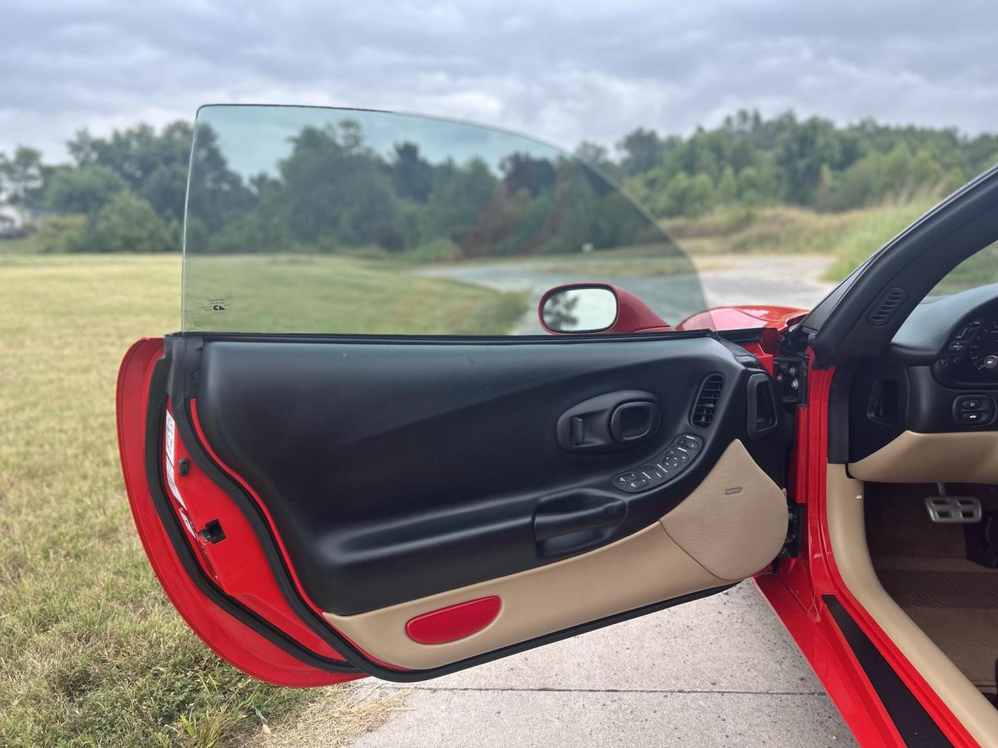 2000 TORCH RED /Tan Chevrolet Corvette Coupe (1G1YY22G3Y5) with an 5.7L V8 OHV 16V engine, Automatic transmission, located at 506 S. Kingshighway, Cape Girardeau, MO, 63703, (573) 235-5000, 37.294991, -89.553635 - 2000 Chevrolet Corvette 26xxx Miles Rear Wheel Drive 5.7L V8 LS1 Automatic Leather Selective Real-Time Damping Magnesium Wheels Targa Top Heads Up Display Bose Audio 6 Speaker System With CD Power/Heated Mirrors Power 6 Way Driver/Passenger Seats Power Locks/Windows Telescoping Steeri - Photo#15