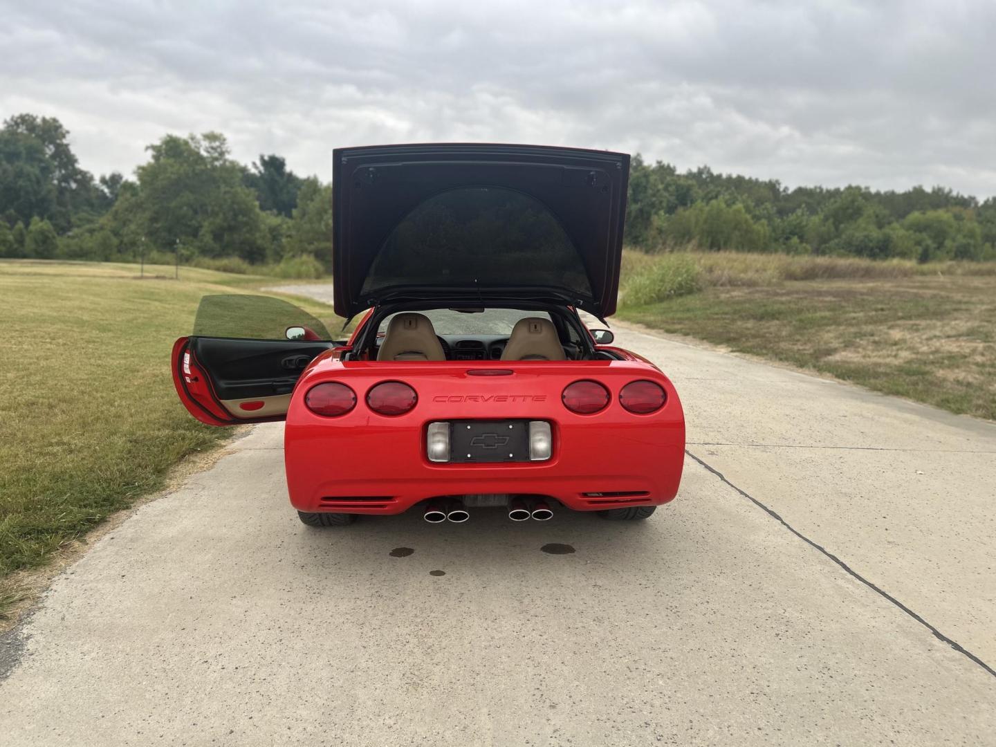2000 TORCH RED /Tan Chevrolet Corvette Coupe (1G1YY22G3Y5) with an 5.7L V8 OHV 16V engine, Automatic transmission, located at 506 S. Kingshighway, Cape Girardeau, MO, 63703, (573) 235-5000, 37.294991, -89.553635 - 2000 Chevrolet Corvette 26xxx Miles Rear Wheel Drive 5.7L V8 LS1 Automatic Leather Selective Real-Time Damping Magnesium Wheels Targa Top Heads Up Display Bose Audio 6 Speaker System With CD Power/Heated Mirrors Power 6 Way Driver/Passenger Seats Power Locks/Windows Telescoping Steeri - Photo#11