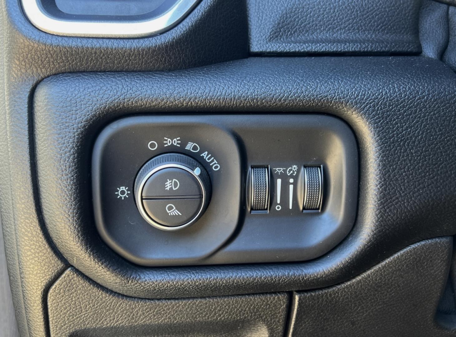 2019 GRAY /Black Leather RAM 1500 Laramie Crew Cab SWB 4WD (1C6SRFJT5KN) with an 5.7L V8 engine, Automatic transmission, located at 2990 Old Orchard Rd., Jackson, MO, 63755, 37.354214, -89.612106 - 2019 Ram 1500 Laramie 1-Owner 137xxx miles 4x4 5.7L V8 Automatic Leather Navigation Power/Heated/Cooled Seats Heated Steering Wheel Backup Camera Bluetooth Remote Start Cruise Power Windows/Locks/Mirrors We have financing available and we accept trades! Fill out a credit application o - Photo#35