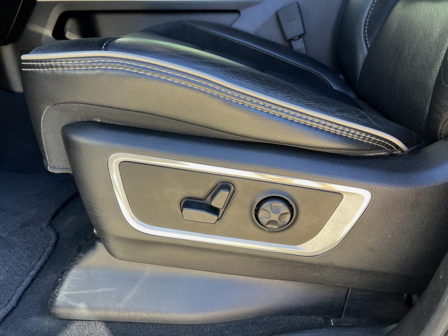 2019 GRAY /Black Leather RAM 1500 Laramie Crew Cab SWB 4WD (1C6SRFJT5KN) with an 5.7L V8 engine, Automatic transmission, located at 2990 Old Orchard Rd., Jackson, MO, 63755, 37.354214, -89.612106 - 2019 Ram 1500 Laramie 1-Owner 137xxx miles 4x4 5.7L V8 Automatic Leather Navigation Power/Heated/Cooled Seats Heated Steering Wheel Backup Camera Bluetooth Remote Start Cruise Power Windows/Locks/Mirrors We have financing available and we accept trades! Fill out a credit application o - Photo#6