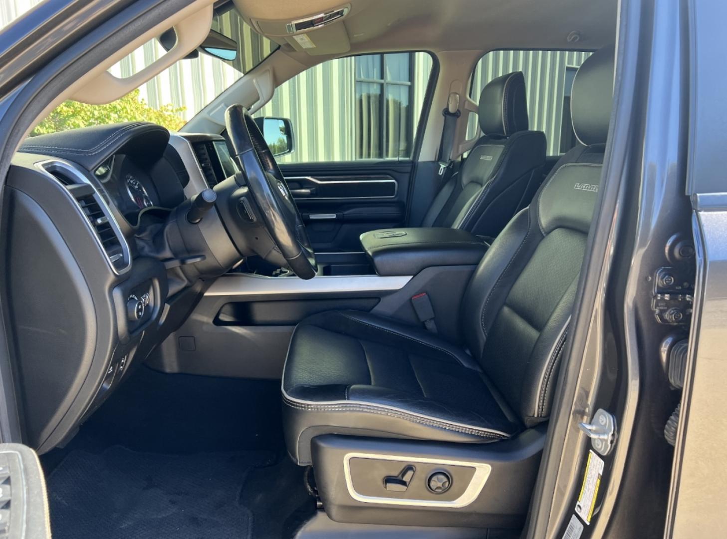 2019 GRAY /Black Leather RAM 1500 Laramie Crew Cab SWB 4WD (1C6SRFJT5KN) with an 5.7L V8 engine, Automatic transmission, located at 2990 Old Orchard Rd., Jackson, MO, 63755, 37.354214, -89.612106 - 2019 Ram 1500 Laramie 1-Owner 137xxx miles 4x4 5.7L V8 Automatic Leather Navigation Power/Heated/Cooled Seats Heated Steering Wheel Backup Camera Bluetooth Remote Start Cruise Power Windows/Locks/Mirrors We have financing available and we accept trades! Fill out a credit application o - Photo#16