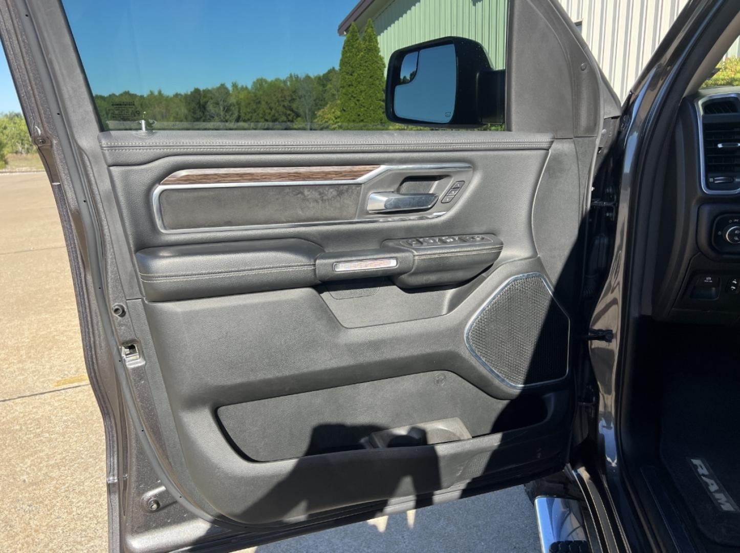 2019 GRAY /Black Leather RAM 1500 Laramie Crew Cab SWB 4WD (1C6SRFJT5KN) with an 5.7L V8 engine, Automatic transmission, located at 2990 Old Orchard Rd., Jackson, MO, 63755, 37.354214, -89.612106 - 2019 Ram 1500 Laramie 1-Owner 137xxx miles 4x4 5.7L V8 Automatic Leather Navigation Power/Heated/Cooled Seats Heated Steering Wheel Backup Camera Bluetooth Remote Start Cruise Power Windows/Locks/Mirrors We have financing available and we accept trades! Fill out a credit application o - Photo#15