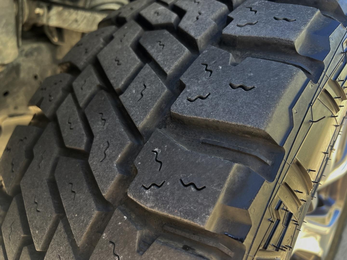 2019 GRAY /Black Leather RAM 1500 Laramie Crew Cab SWB 4WD (1C6SRFJT5KN) with an 5.7L V8 engine, Automatic transmission, located at 2990 Old Orchard Rd., Jackson, MO, 63755, 37.354214, -89.612106 - 2019 Ram 1500 Laramie 1-Owner 137xxx miles 4x4 5.7L V8 Automatic Leather Navigation Power/Heated/Cooled Seats Heated Steering Wheel Backup Camera Bluetooth Remote Start Cruise Power Windows/Locks/Mirrors We have financing available and we accept trades! Fill out a credit application o - Photo#41