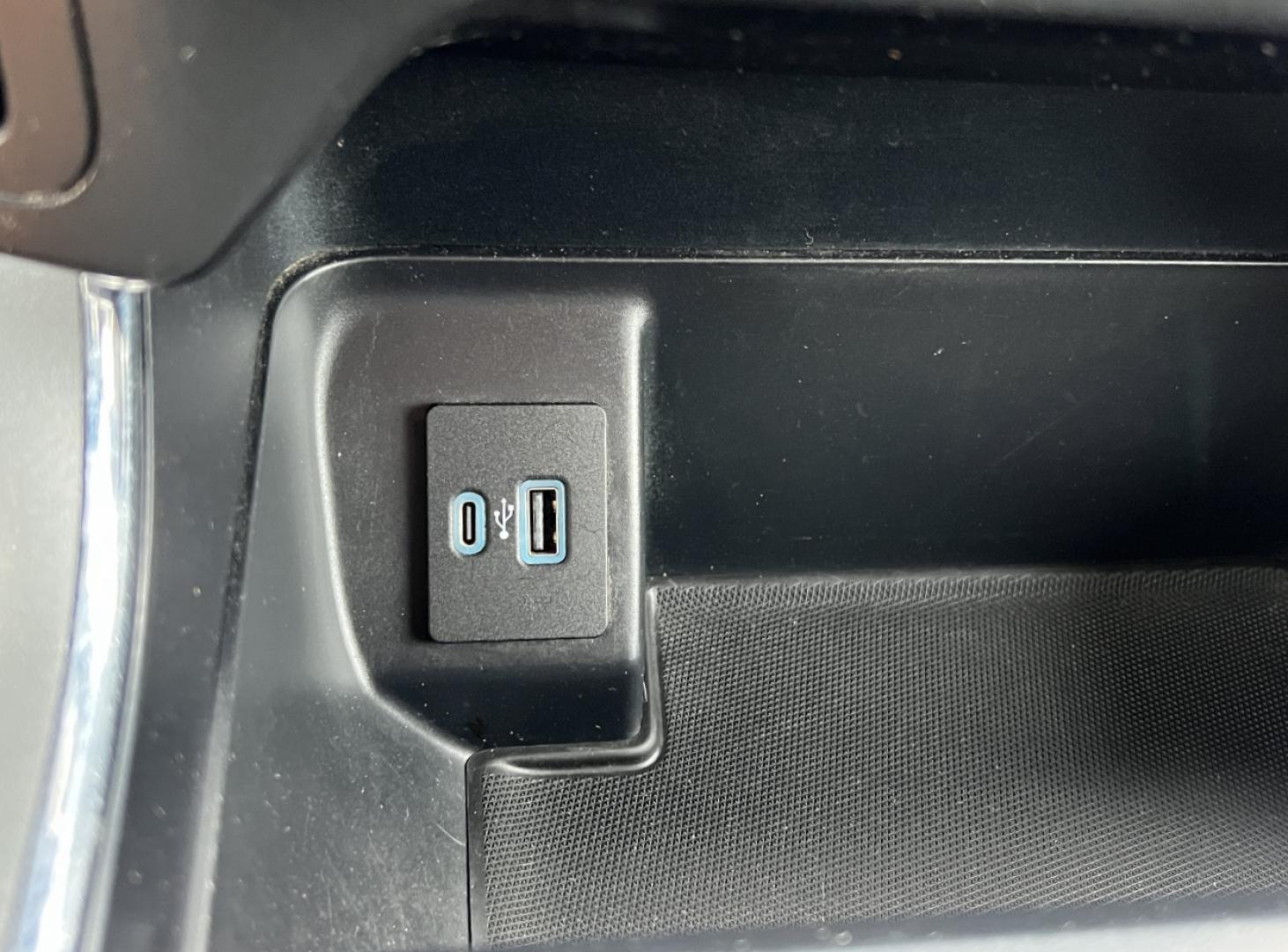 2022 WHITE /Gray Cloth Ford F-150 XLT SuperCrew 6.5-ft. Bed 4WD (1FTFW1E59NF) with an 5.0L V8 engine, Automatic transmission, located at 506 S. Kingshighway, Cape Girardeau, MO, 63703, (573) 235-5000, 37.294991, -89.553635 - 2022 Ford F-150 XLT 1-Owner 78xxx miles 4x4 5.0L V8 Automatic Backup Camera Power/Heated Seats Bluetooth Remote Start Cruise Power Windows/Locks/Mirrors We have financing available and we accept trades! Fill out a credit application on our website or come by today! If you have any quest - Photo#27