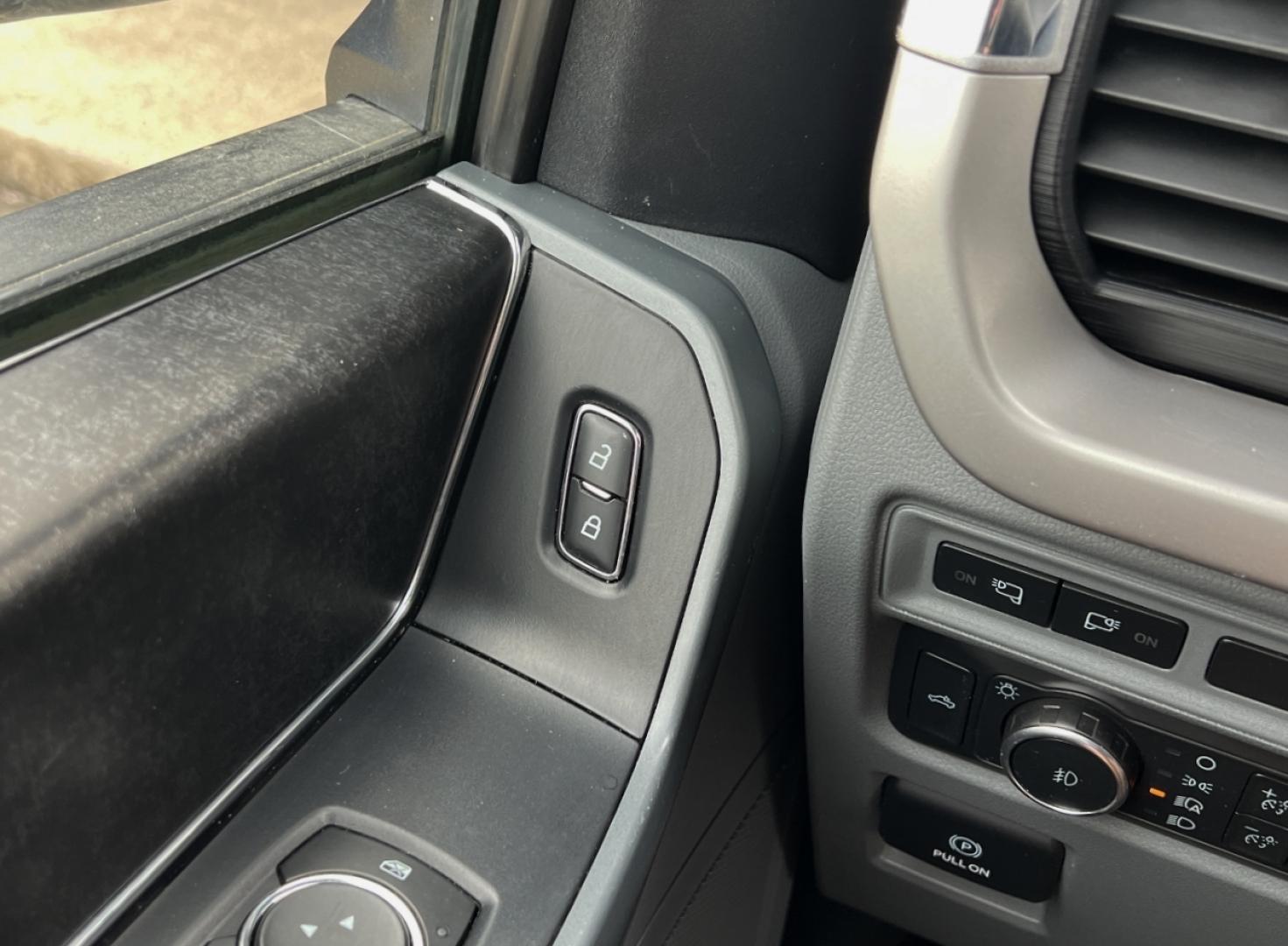 2022 WHITE /Gray Cloth Ford F-150 XLT SuperCrew 6.5-ft. Bed 4WD (1FTFW1E59NF) with an 5.0L V8 engine, Automatic transmission, located at 506 S. Kingshighway, Cape Girardeau, MO, 63703, (573) 235-5000, 37.294991, -89.553635 - 2022 Ford F-150 XLT 1-Owner 78xxx miles 4x4 5.0L V8 Automatic Backup Camera Power/Heated Seats Bluetooth Remote Start Cruise Power Windows/Locks/Mirrors We have financing available and we accept trades! Fill out a credit application on our website or come by today! If you have any quest - Photo#29