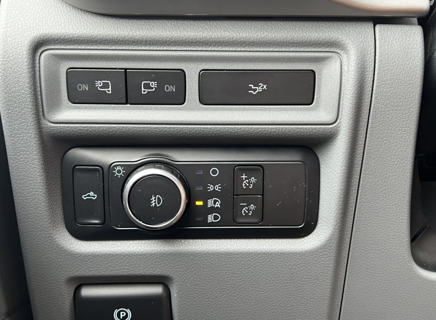 2022 WHITE /Gray Cloth Ford F-150 XLT SuperCrew 6.5-ft. Bed 4WD (1FTFW1E59NF) with an 5.0L V8 engine, Automatic transmission, located at 506 S. Kingshighway, Cape Girardeau, MO, 63703, (573) 235-5000, 37.294991, -89.553635 - 2022 Ford F-150 XLT 1-Owner 78xxx miles 4x4 5.0L V8 Automatic Backup Camera Power/Heated Seats Bluetooth Remote Start Cruise Power Windows/Locks/Mirrors We have financing available and we accept trades! Fill out a credit application on our website or come by today! If you have any quest - Photo#30