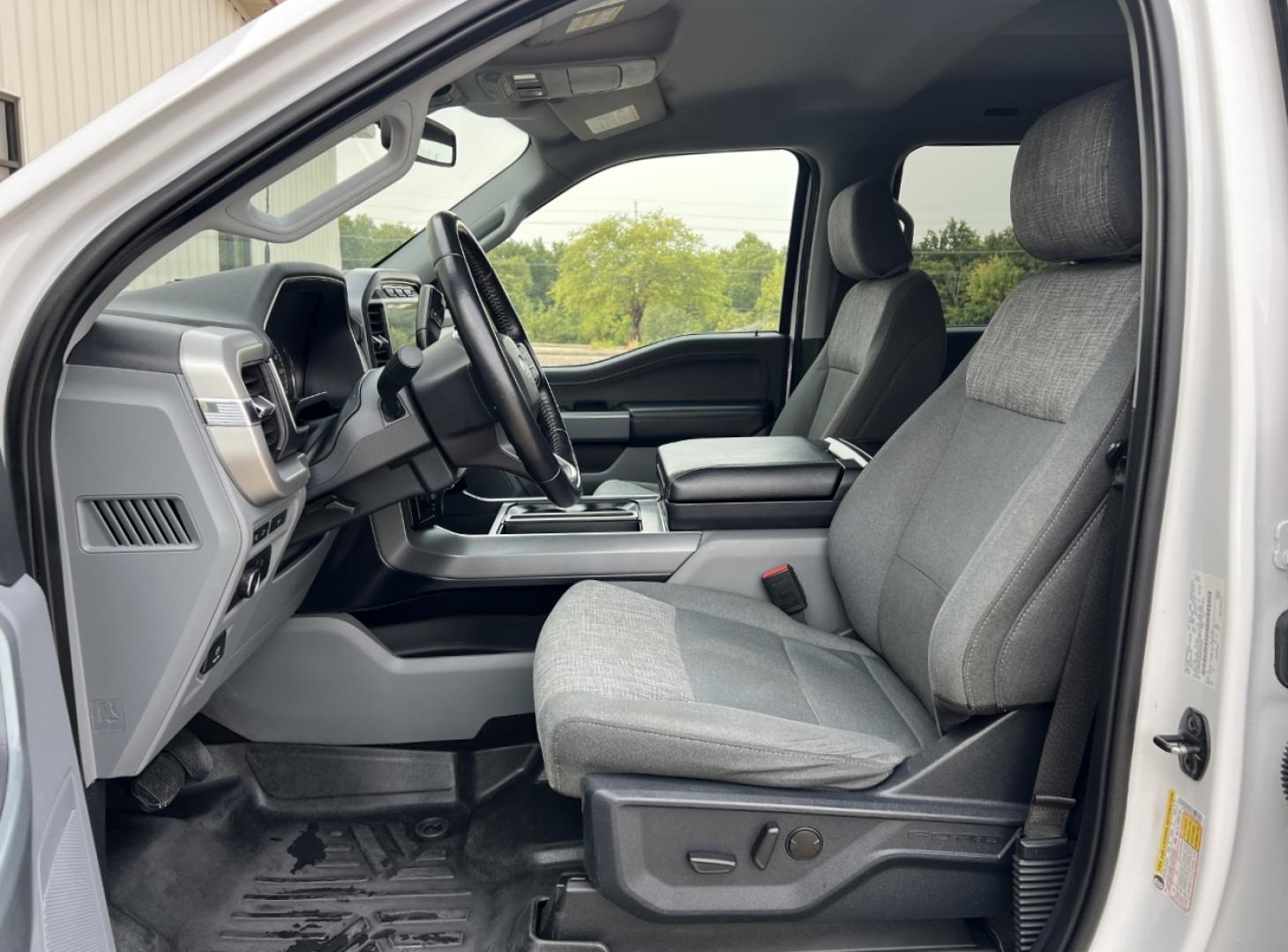 2022 WHITE /Gray Cloth Ford F-150 XLT SuperCrew 6.5-ft. Bed 4WD (1FTFW1E59NF) with an 5.0L V8 engine, Automatic transmission, located at 506 S. Kingshighway, Cape Girardeau, MO, 63703, (573) 235-5000, 37.294991, -89.553635 - 2022 Ford F-150 XLT 1-Owner 78xxx miles 4x4 5.0L V8 Automatic Backup Camera Power/Heated Seats Bluetooth Remote Start Cruise Power Windows/Locks/Mirrors We have financing available and we accept trades! Fill out a credit application on our website or come by today! If you have any quest - Photo#15