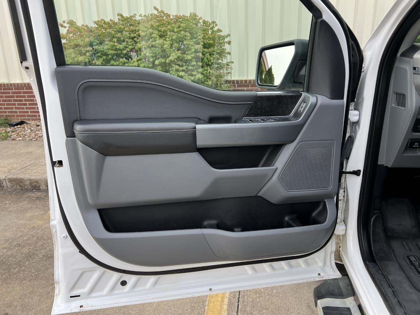2022 WHITE /Gray Cloth Ford F-150 XLT SuperCrew 6.5-ft. Bed 4WD (1FTFW1E59NF) with an 5.0L V8 engine, Automatic transmission, located at 506 S. Kingshighway, Cape Girardeau, MO, 63703, (573) 235-5000, 37.294991, -89.553635 - 2022 Ford F-150 XLT 1-Owner 78xxx miles 4x4 5.0L V8 Automatic Backup Camera Power/Heated Seats Bluetooth Remote Start Cruise Power Windows/Locks/Mirrors We have financing available and we accept trades! Fill out a credit application on our website or come by today! If you have any quest - Photo#14