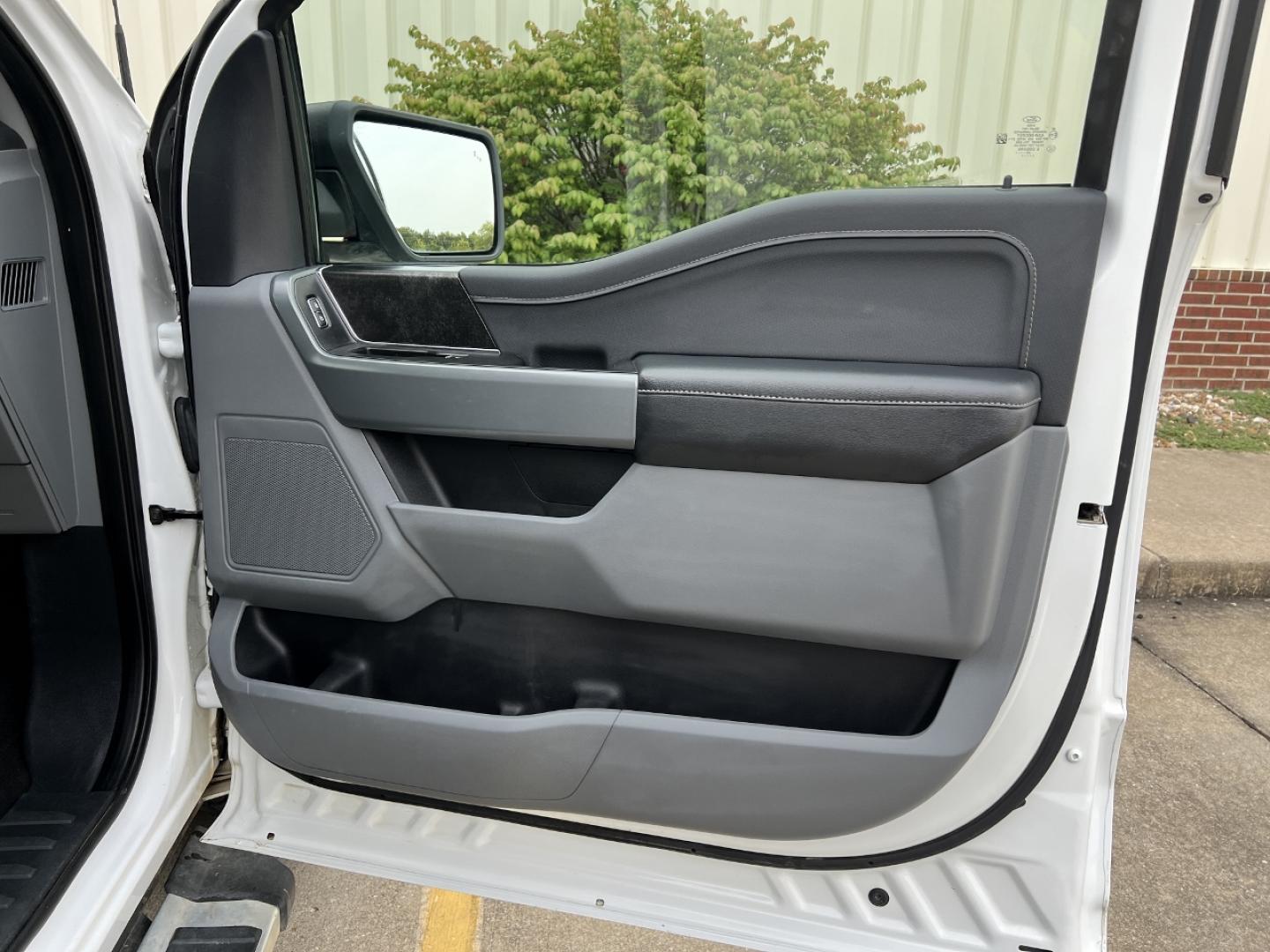 2022 WHITE /Gray Cloth Ford F-150 XLT SuperCrew 6.5-ft. Bed 4WD (1FTFW1E59NF) with an 5.0L V8 engine, Automatic transmission, located at 506 S. Kingshighway, Cape Girardeau, MO, 63703, (573) 235-5000, 37.294991, -89.553635 - 2022 Ford F-150 XLT 1-Owner 78xxx miles 4x4 5.0L V8 Automatic Backup Camera Power/Heated Seats Bluetooth Remote Start Cruise Power Windows/Locks/Mirrors We have financing available and we accept trades! Fill out a credit application on our website or come by today! If you have any quest - Photo#16