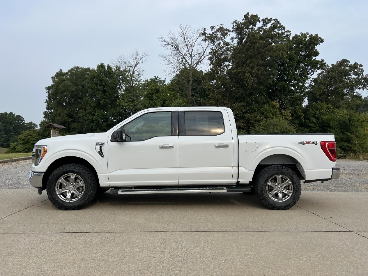 2022 WHITE /Gray Cloth Ford F-150 XLT SuperCrew 6.5-ft. Bed 4WD (1FTFW1E59NF) with an 5.0L V8 engine, Automatic transmission, located at 506 S. Kingshighway, Cape Girardeau, MO, 63703, (573) 235-5000, 37.294991, -89.553635 - 2022 Ford F-150 XLT 1-Owner 78xxx miles 4x4 5.0L V8 Automatic Backup Camera Power/Heated Seats Bluetooth Remote Start Cruise Power Windows/Locks/Mirrors We have financing available and we accept trades! Fill out a credit application on our website or come by today! If you have any quest - Photo#8