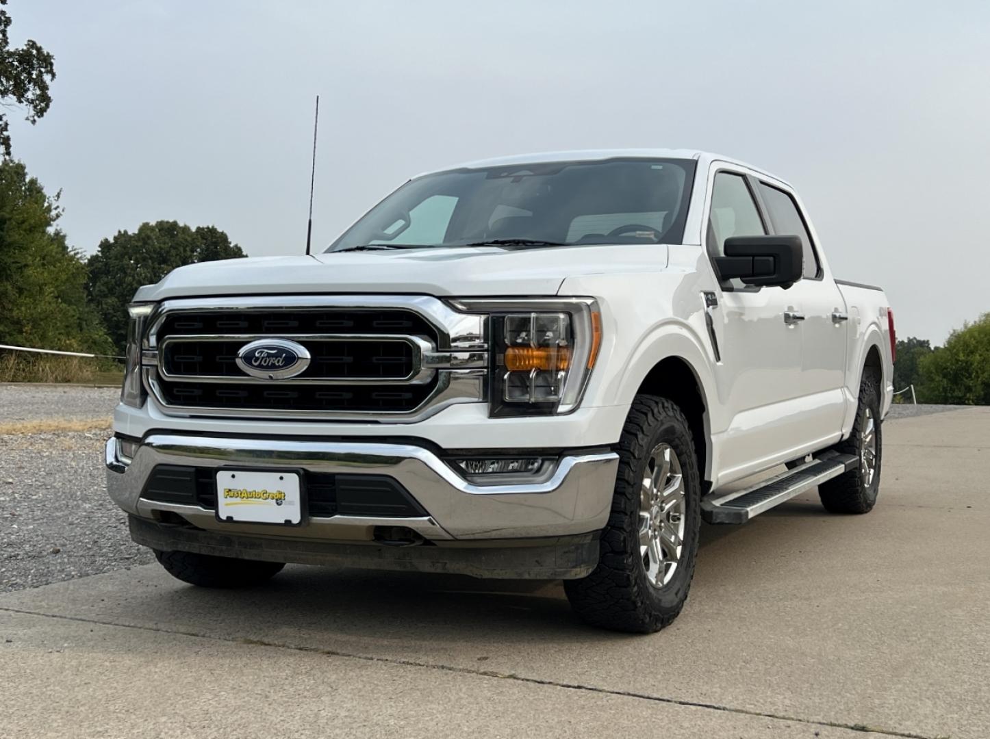 2022 WHITE /Gray Cloth Ford F-150 XLT SuperCrew 6.5-ft. Bed 4WD (1FTFW1E59NF) with an 5.0L V8 engine, Automatic transmission, located at 506 S. Kingshighway, Cape Girardeau, MO, 63703, (573) 235-5000, 37.294991, -89.553635 - 2022 Ford F-150 XLT 1-Owner 78xxx miles 4x4 5.0L V8 Automatic Backup Camera Power/Heated Seats Bluetooth Remote Start Cruise Power Windows/Locks/Mirrors We have financing available and we accept trades! Fill out a credit application on our website or come by today! If you have any quest - Photo#7