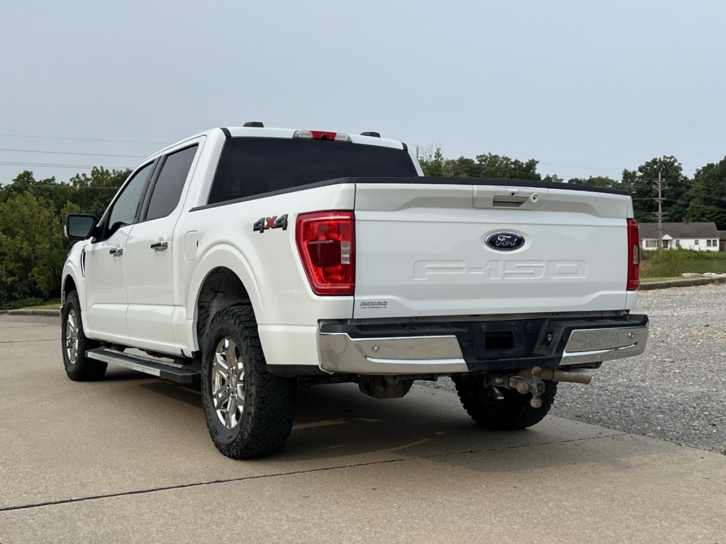 2022 WHITE /Gray Cloth Ford F-150 XLT SuperCrew 6.5-ft. Bed 4WD (1FTFW1E59NF) with an 5.0L V8 engine, Automatic transmission, located at 506 S. Kingshighway, Cape Girardeau, MO, 63703, (573) 235-5000, 37.294991, -89.553635 - 2022 Ford F-150 XLT 1-Owner 78xxx miles 4x4 5.0L V8 Automatic Backup Camera Power/Heated Seats Bluetooth Remote Start Cruise Power Windows/Locks/Mirrors We have financing available and we accept trades! Fill out a credit application on our website or come by today! If you have any quest - Photo#11
