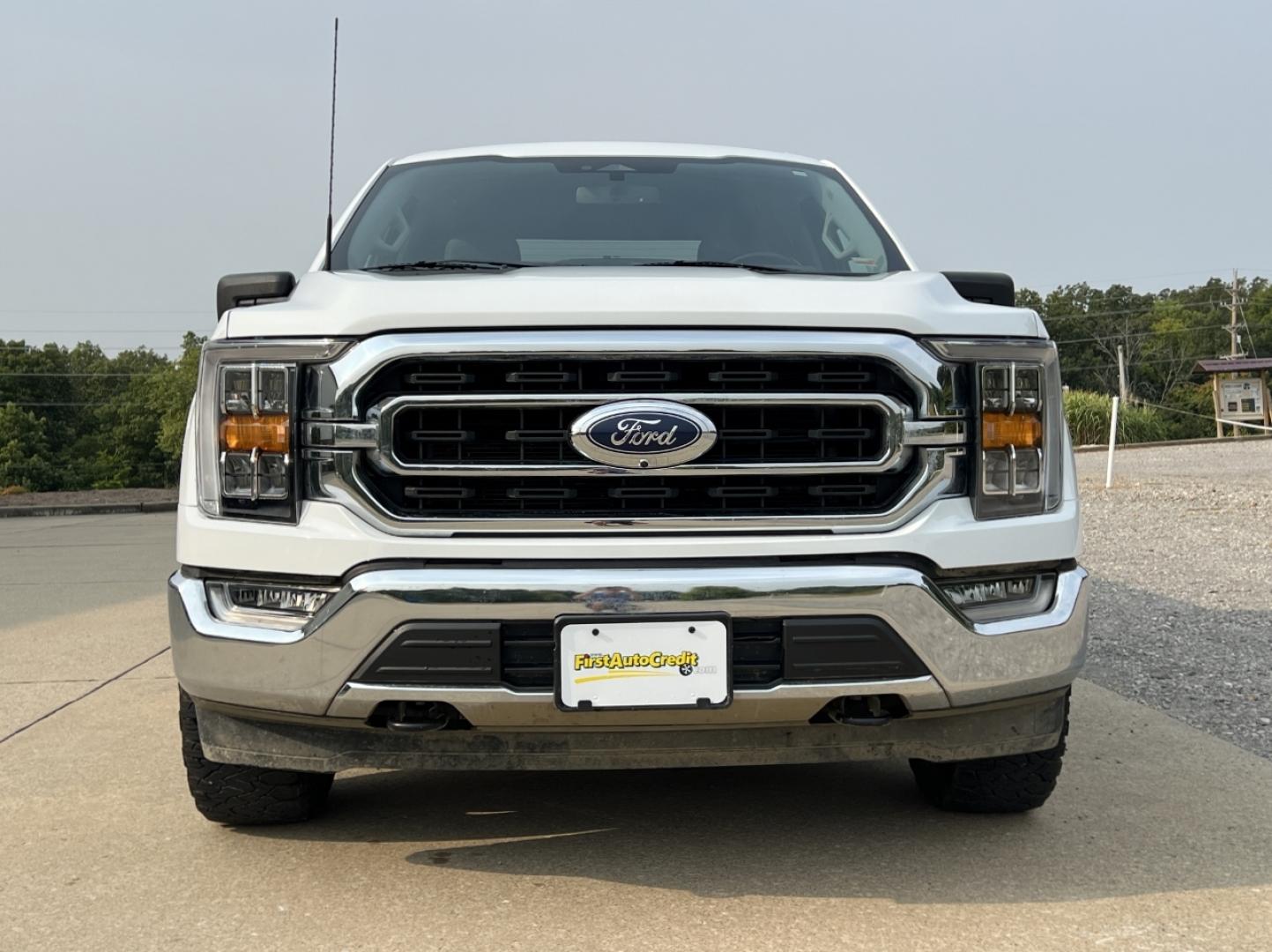2022 WHITE /Gray Cloth Ford F-150 XLT SuperCrew 6.5-ft. Bed 4WD (1FTFW1E59NF) with an 5.0L V8 engine, Automatic transmission, located at 506 S. Kingshighway, Cape Girardeau, MO, 63703, (573) 235-5000, 37.294991, -89.553635 - 2022 Ford F-150 XLT 1-Owner 78xxx miles 4x4 5.0L V8 Automatic Backup Camera Power/Heated Seats Bluetooth Remote Start Cruise Power Windows/Locks/Mirrors We have financing available and we accept trades! Fill out a credit application on our website or come by today! If you have any quest - Photo#13