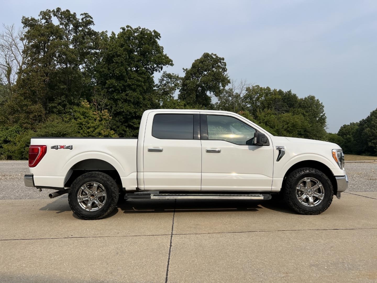 2022 WHITE /Gray Cloth Ford F-150 XLT SuperCrew 6.5-ft. Bed 4WD (1FTFW1E59NF) with an 5.0L V8 engine, Automatic transmission, located at 506 S. Kingshighway, Cape Girardeau, MO, 63703, (573) 235-5000, 37.294991, -89.553635 - 2022 Ford F-150 XLT 1-Owner 78xxx miles 4x4 5.0L V8 Automatic Backup Camera Power/Heated Seats Bluetooth Remote Start Cruise Power Windows/Locks/Mirrors We have financing available and we accept trades! Fill out a credit application on our website or come by today! If you have any quest - Photo#9